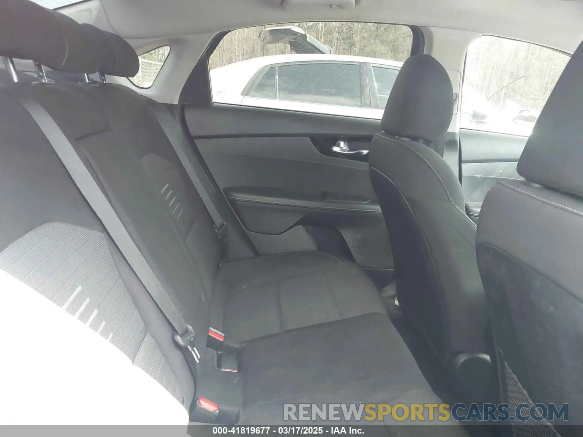 8 Photograph of a damaged car 3KPF34AD3KE048077 KIA FORTE 2019