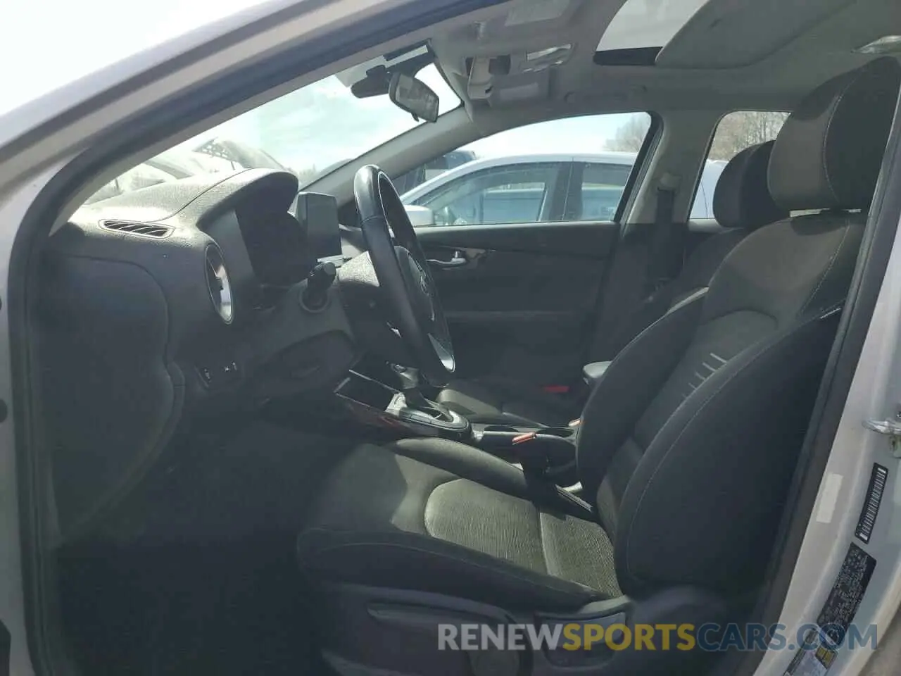 7 Photograph of a damaged car 3KPF34AD5KE046105 KIA FORTE 2019