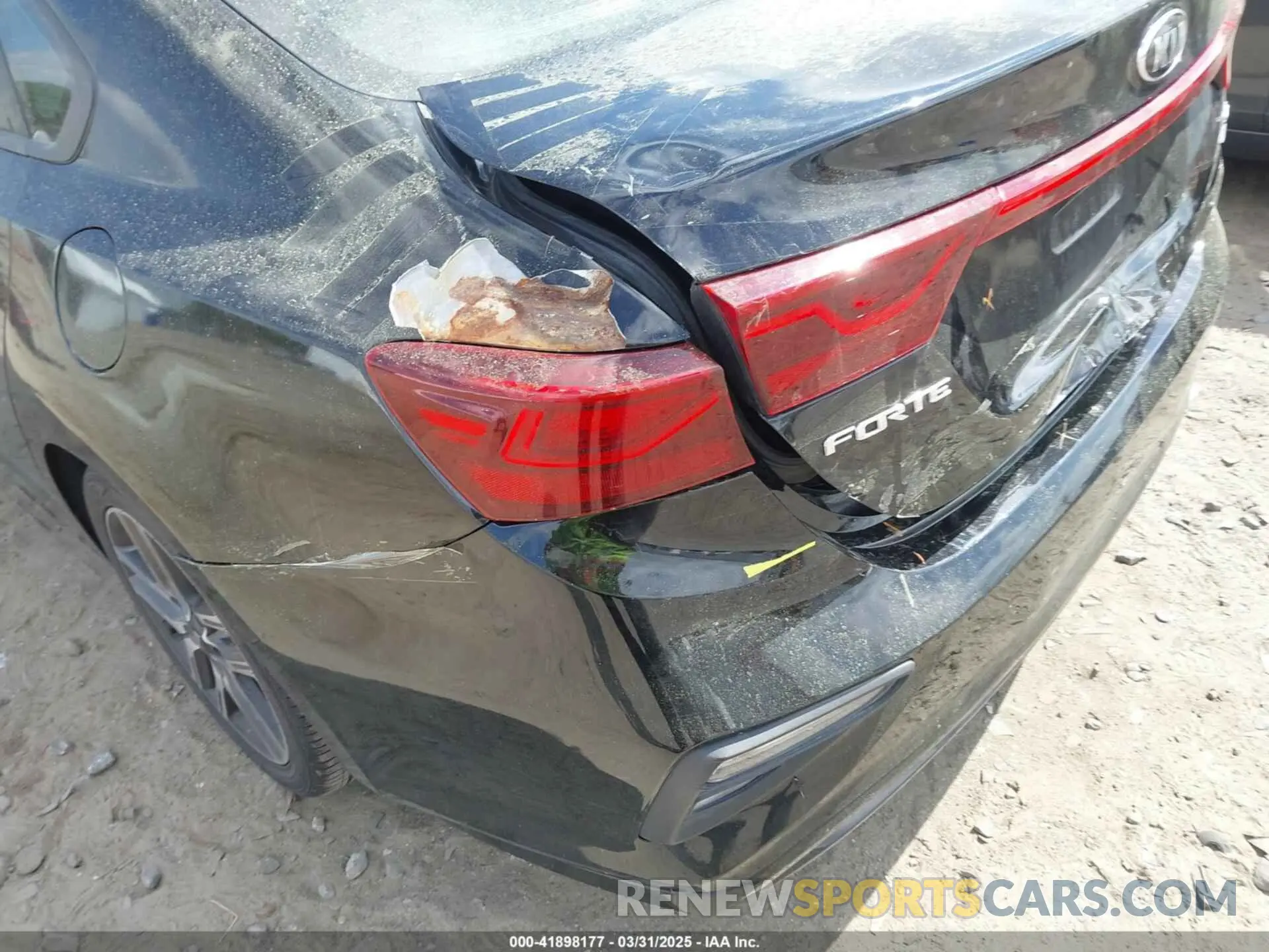 17 Photograph of a damaged car 3KPF34AD6KE029443 KIA FORTE 2019