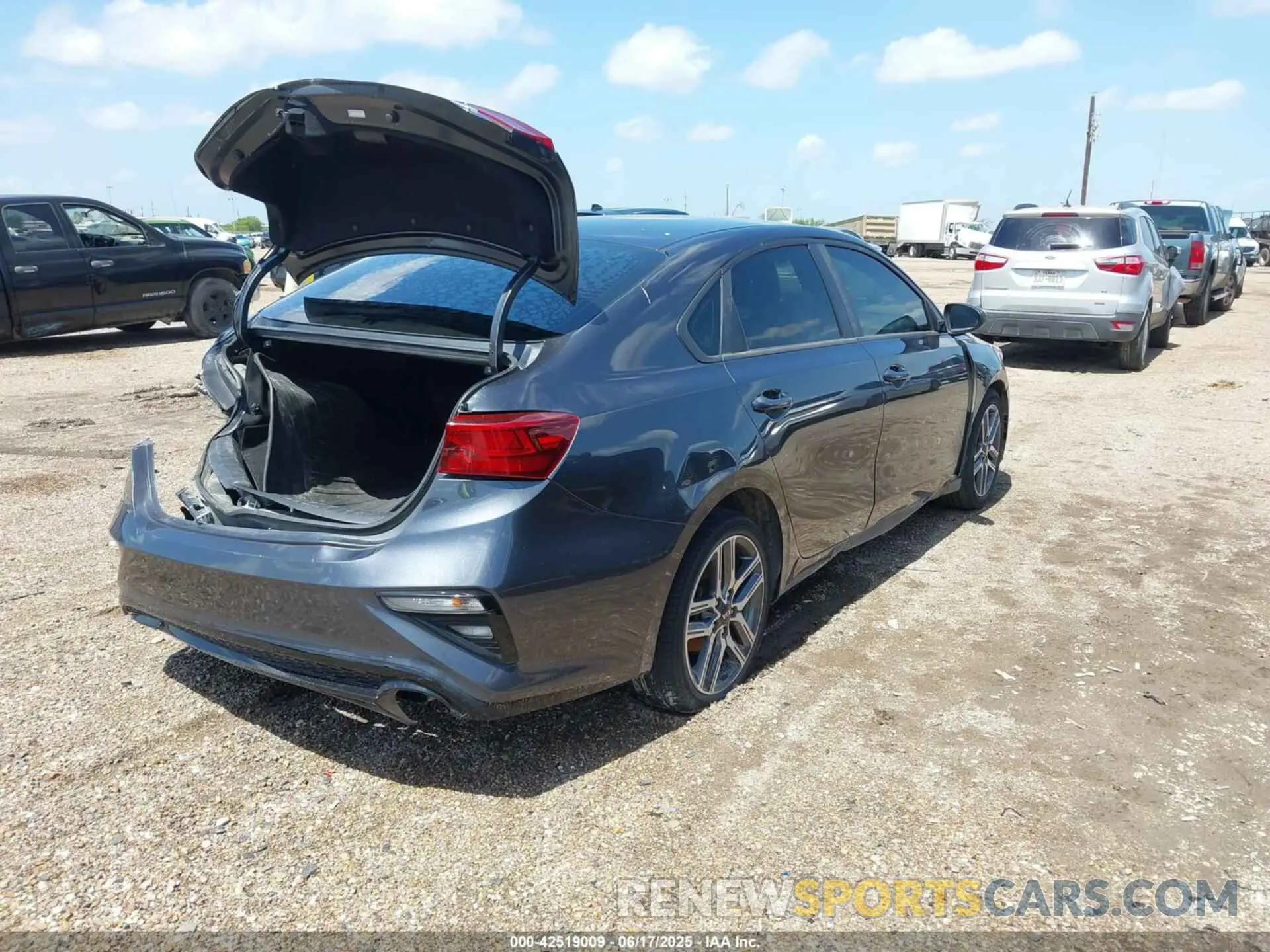 4 Photograph of a damaged car 3KPF34AD6KE104089 KIA FORTE 2019