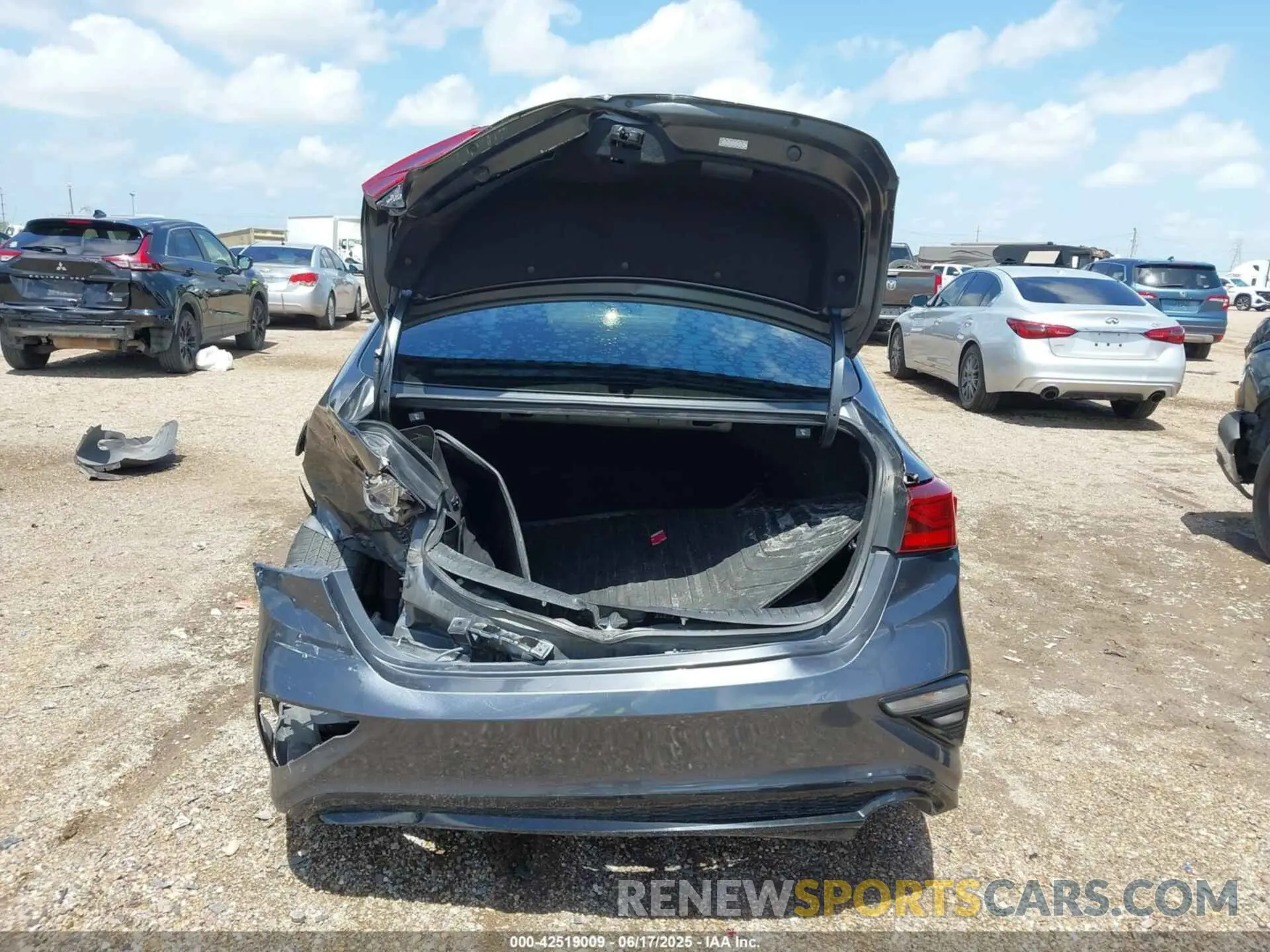 6 Photograph of a damaged car 3KPF34AD6KE104089 KIA FORTE 2019