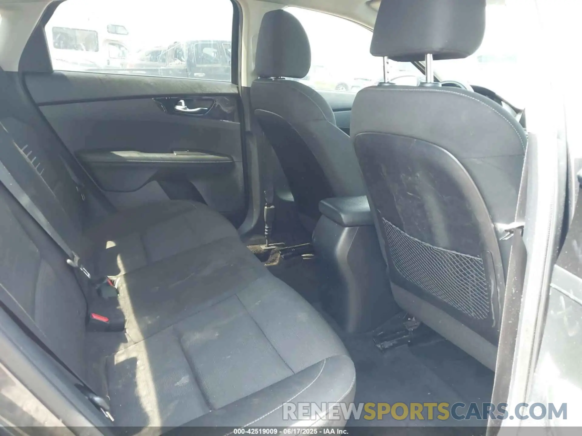 8 Photograph of a damaged car 3KPF34AD6KE104089 KIA FORTE 2019