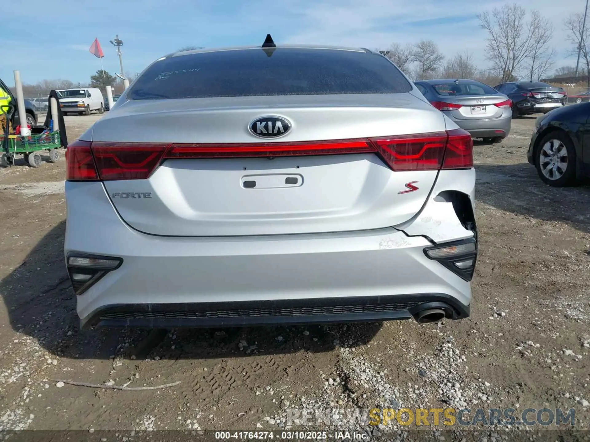 17 Photograph of a damaged car 3KPF34AD7KE027183 KIA FORTE 2019