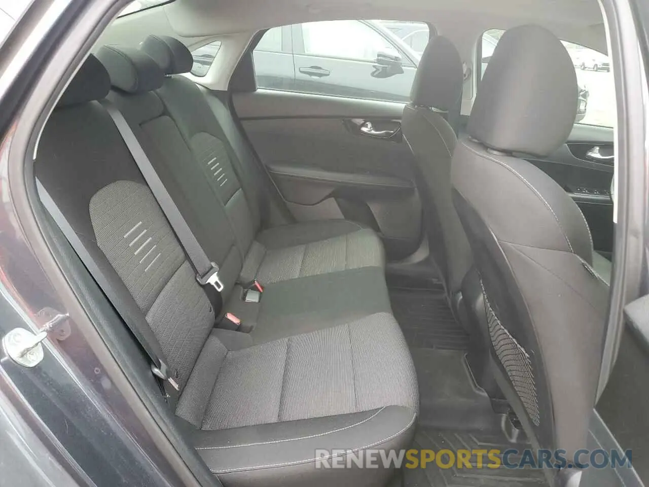 10 Фотография поврежденного автомобиля 3KPF34AD7KE075556 KIA FORTE 2019