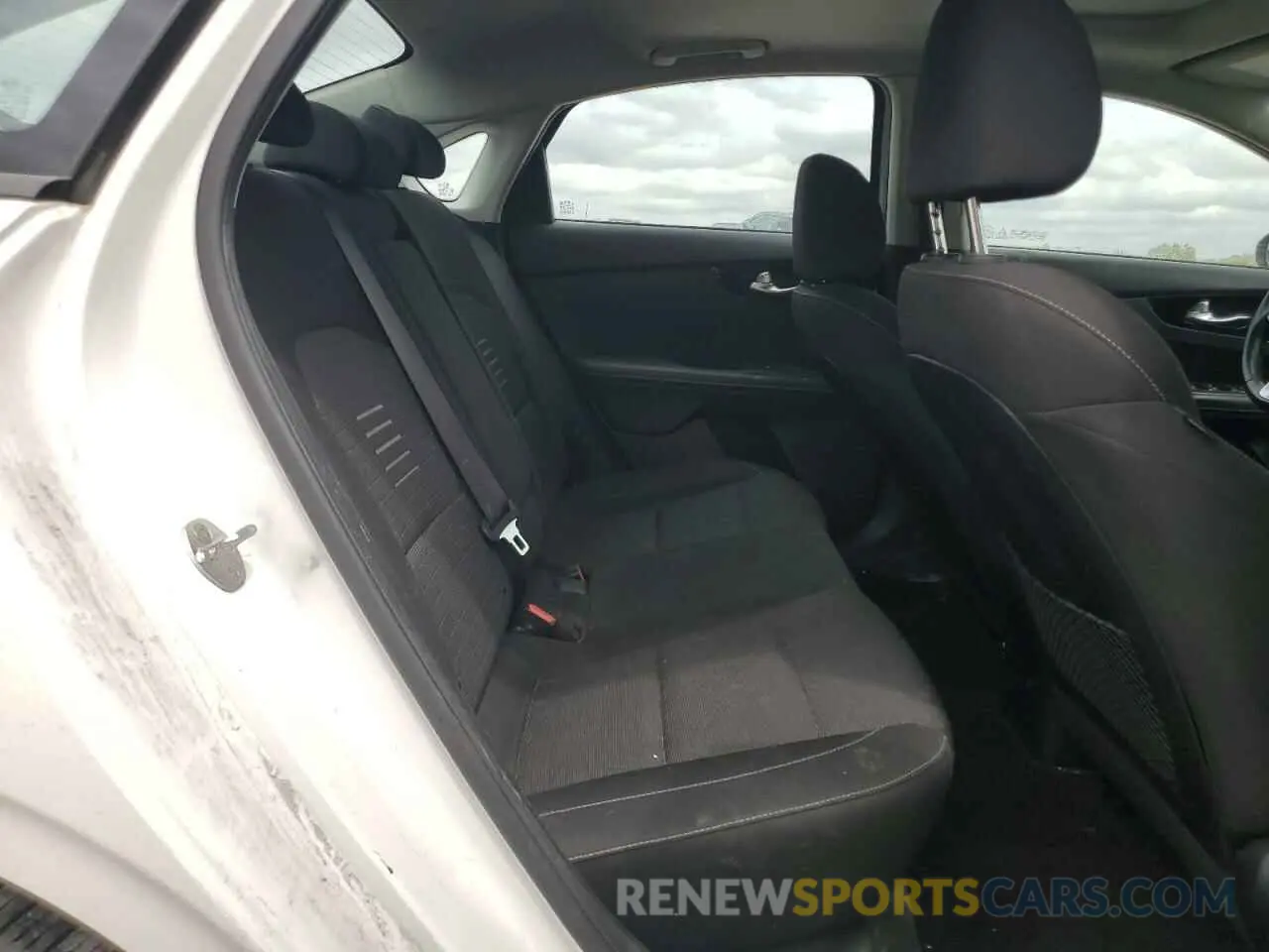 10 Photograph of a damaged car 3KPF34AD9KE014404 KIA FORTE 2019