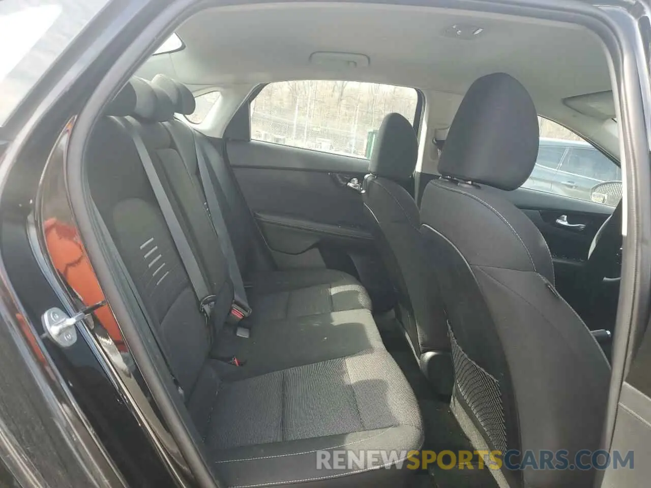 10 Фотография поврежденного автомобиля 3KPF34AD9KE072349 KIA FORTE 2019