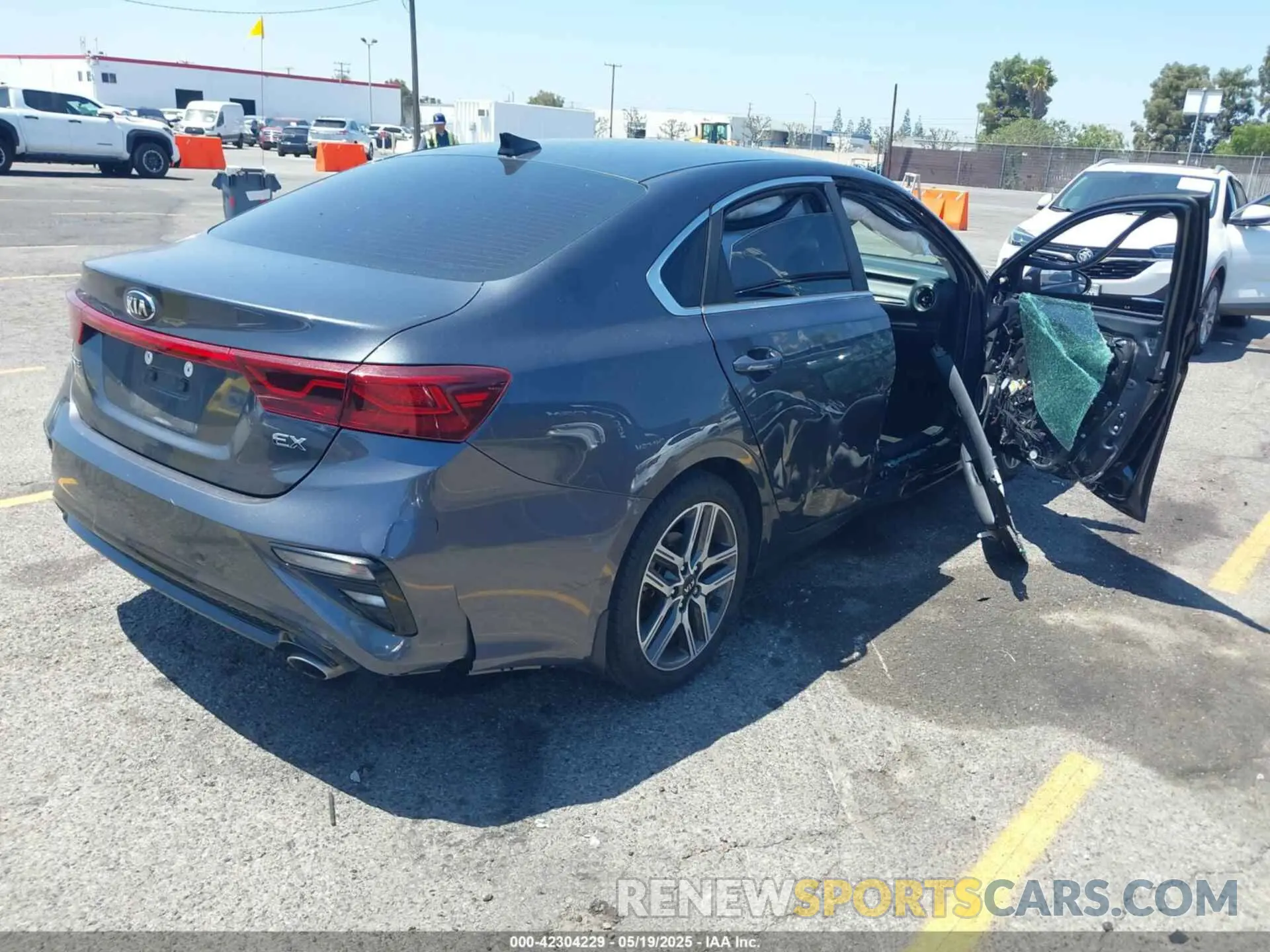 4 Фотография поврежденного автомобиля 3KPF54AD3KE057131 KIA FORTE 2019