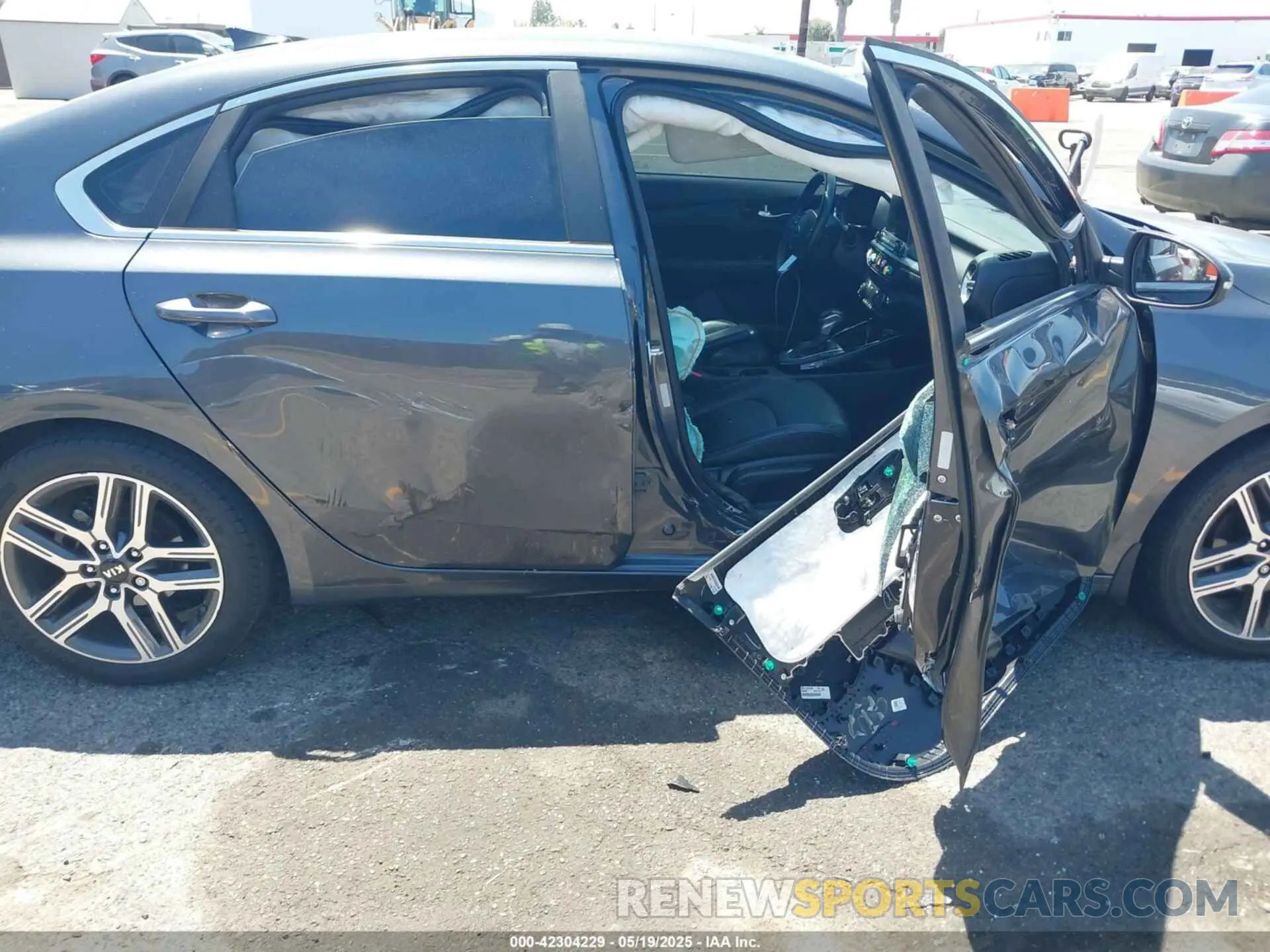 6 Фотография поврежденного автомобиля 3KPF54AD3KE057131 KIA FORTE 2019