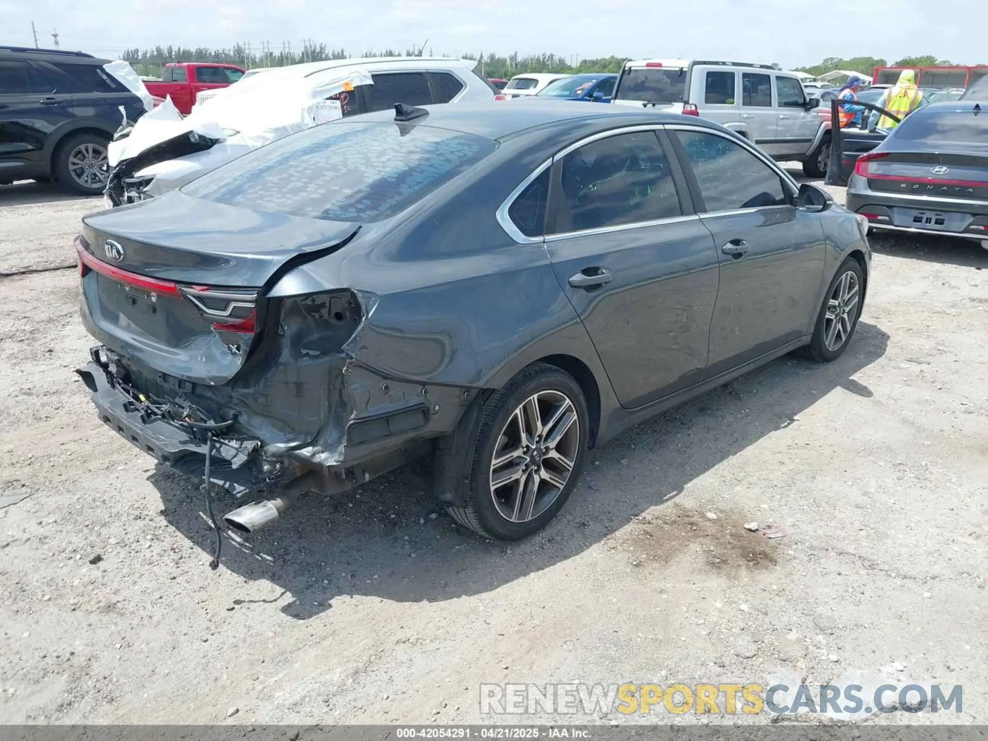 4 Photograph of a damaged car 3KPF54AD9KE032900 KIA FORTE 2019