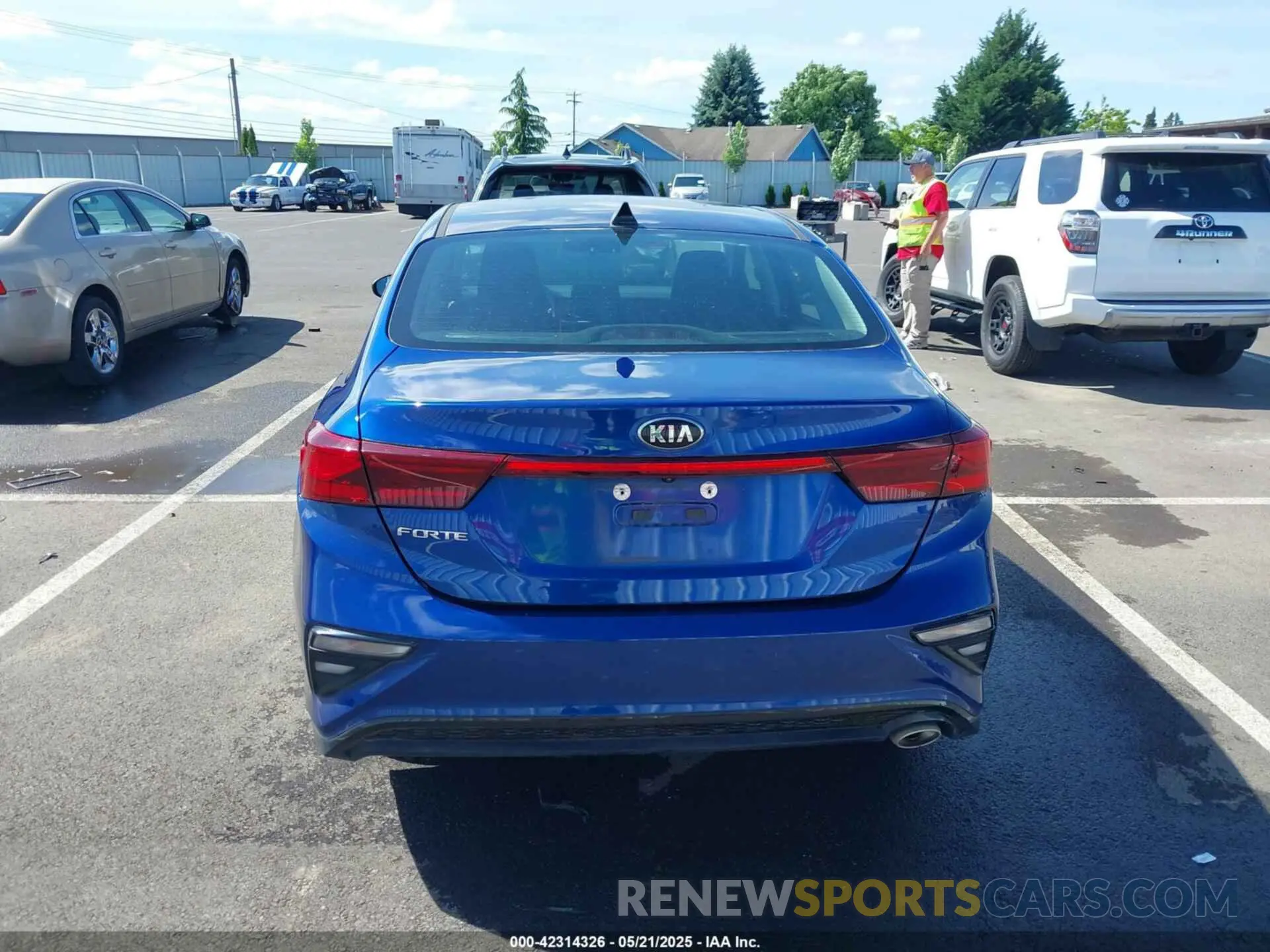 16 Photograph of a damaged car 3KPF24AD0LE150697 KIA FORTE 2020