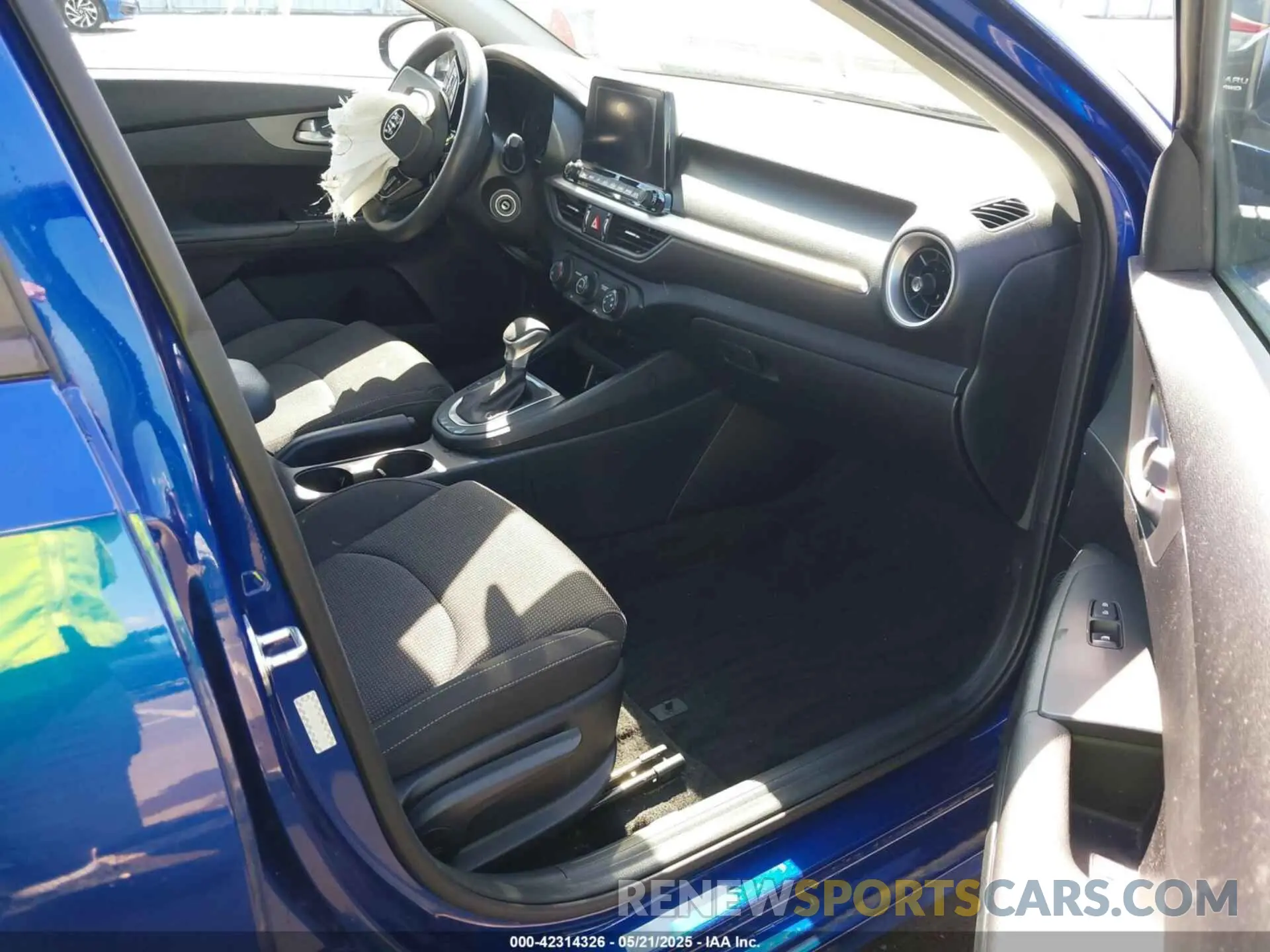 5 Photograph of a damaged car 3KPF24AD0LE150697 KIA FORTE 2020