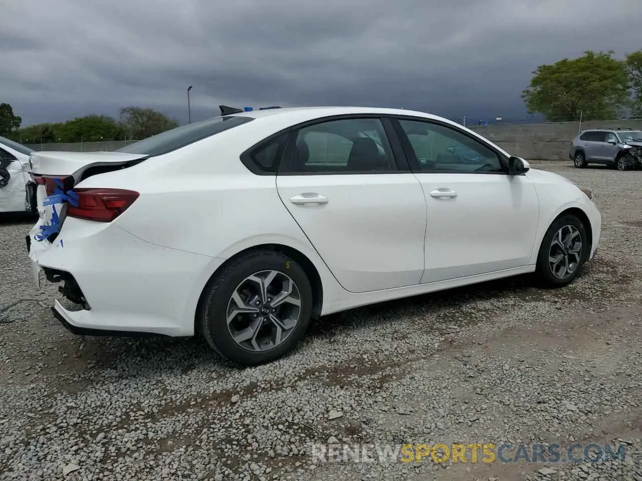 3 Photograph of a damaged car 3KPF24AD0LE184719 KIA FORTE 2020
