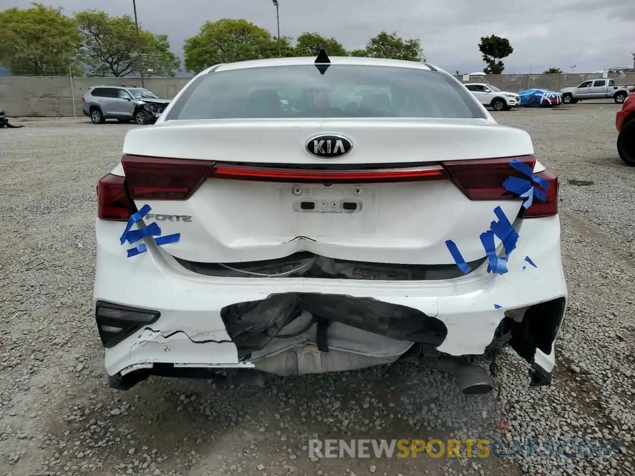 6 Photograph of a damaged car 3KPF24AD0LE184719 KIA FORTE 2020