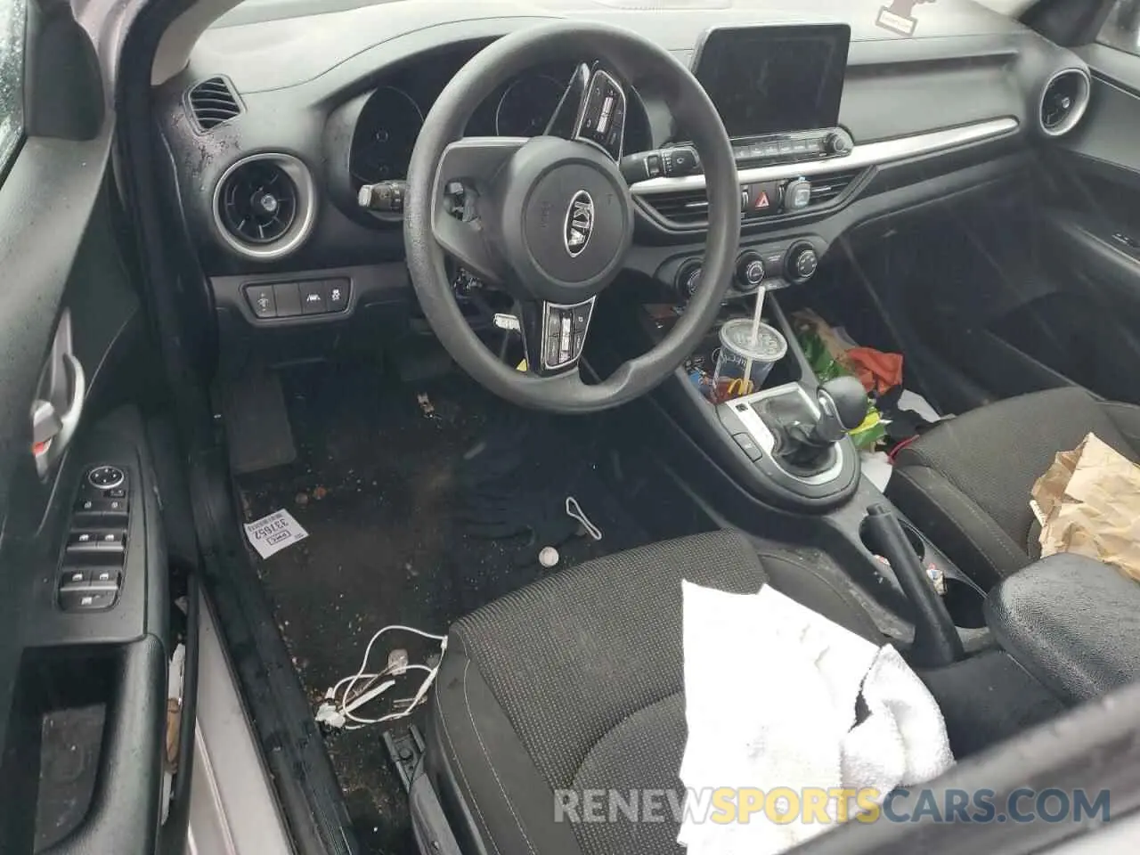8 Фотография поврежденного автомобиля 3KPF24AD0LE187832 KIA FORTE 2020