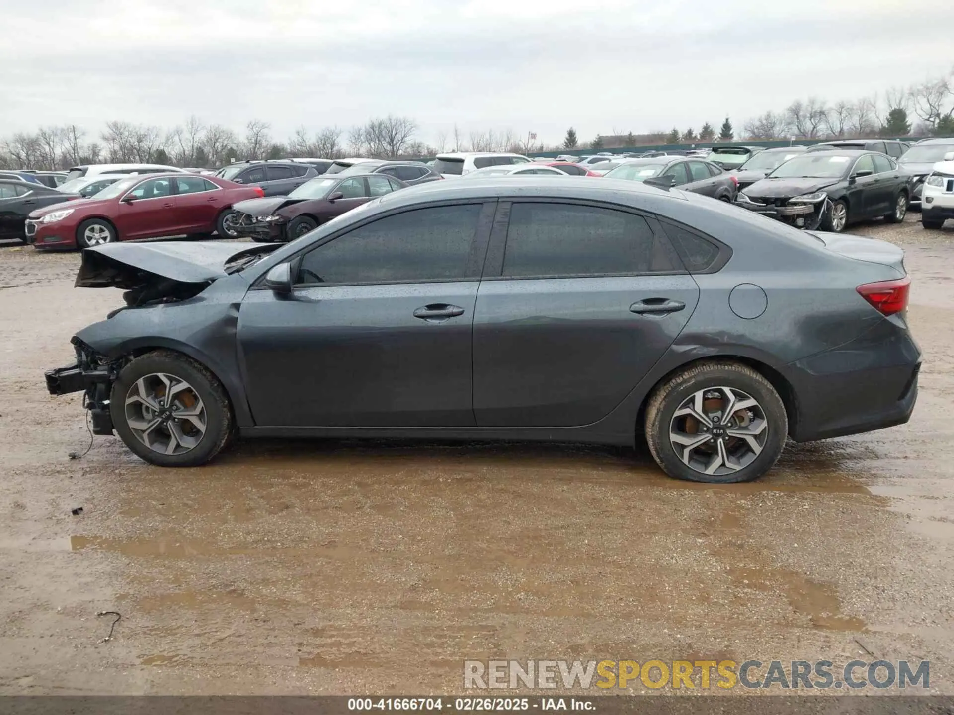 14 Photograph of a damaged car 3KPF24AD0LE197566 KIA FORTE 2020