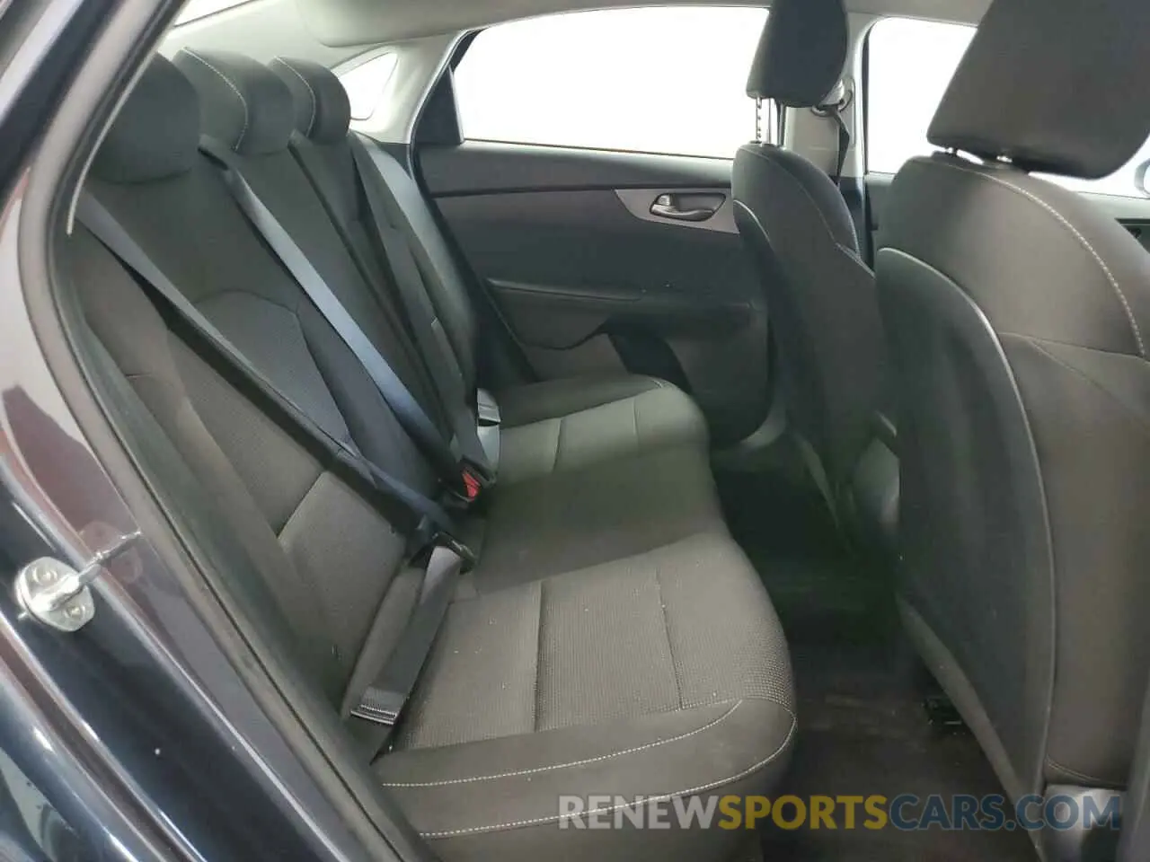 10 Фотография поврежденного автомобиля 3KPF24AD0LE260438 KIA FORTE 2020