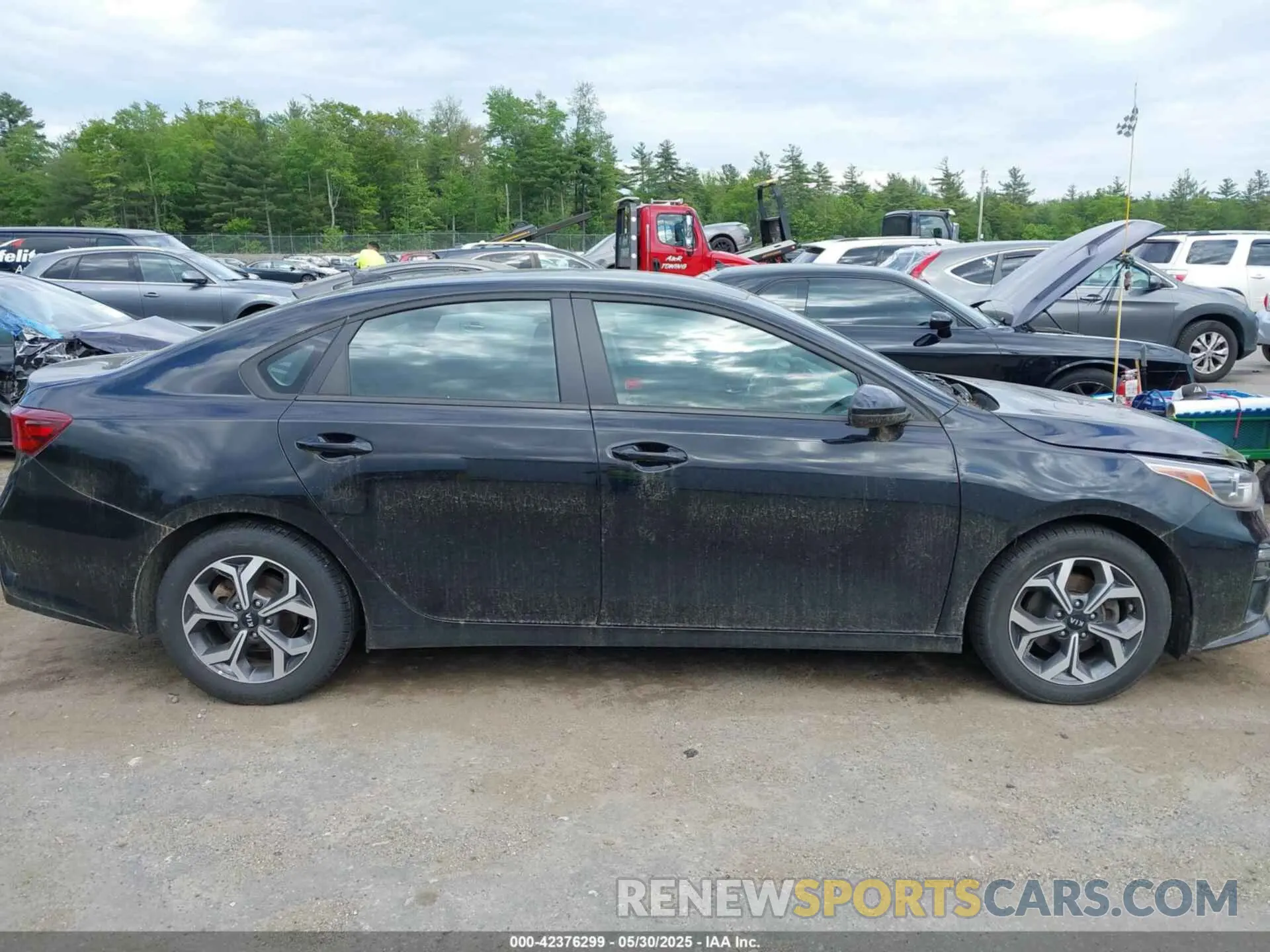 13 Photograph of a damaged car 3KPF24AD1LE161370 KIA FORTE 2020