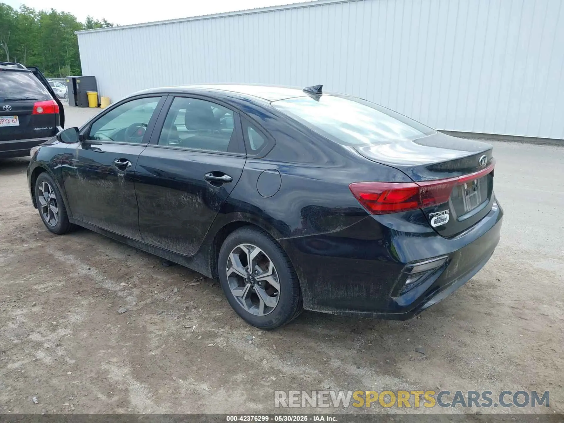 3 Photograph of a damaged car 3KPF24AD1LE161370 KIA FORTE 2020