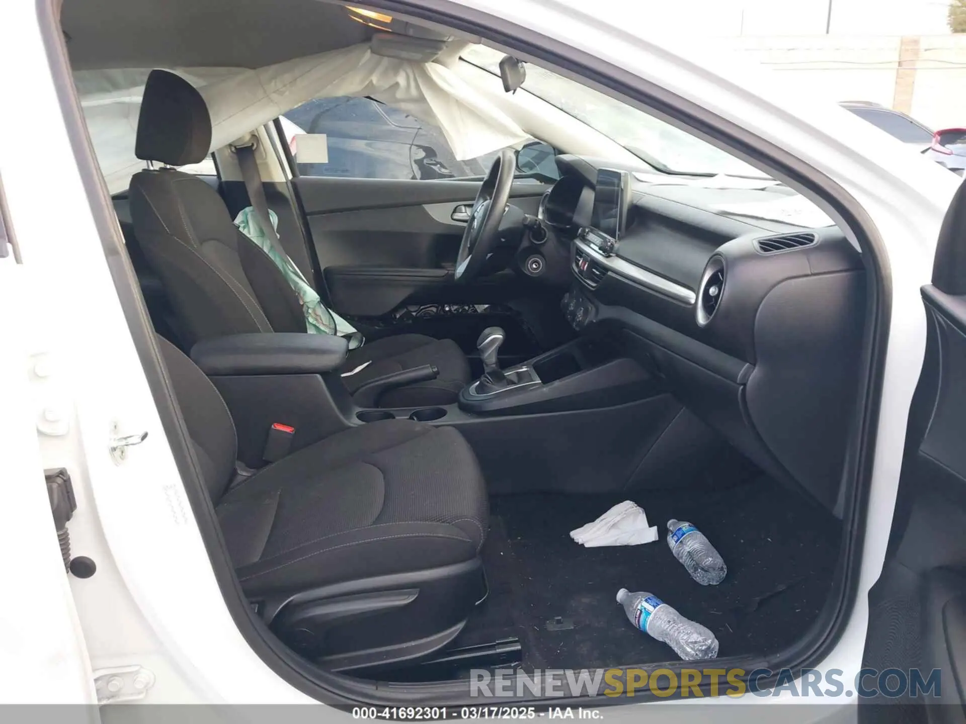 5 Photograph of a damaged car 3KPF24AD1LE170599 KIA FORTE 2020