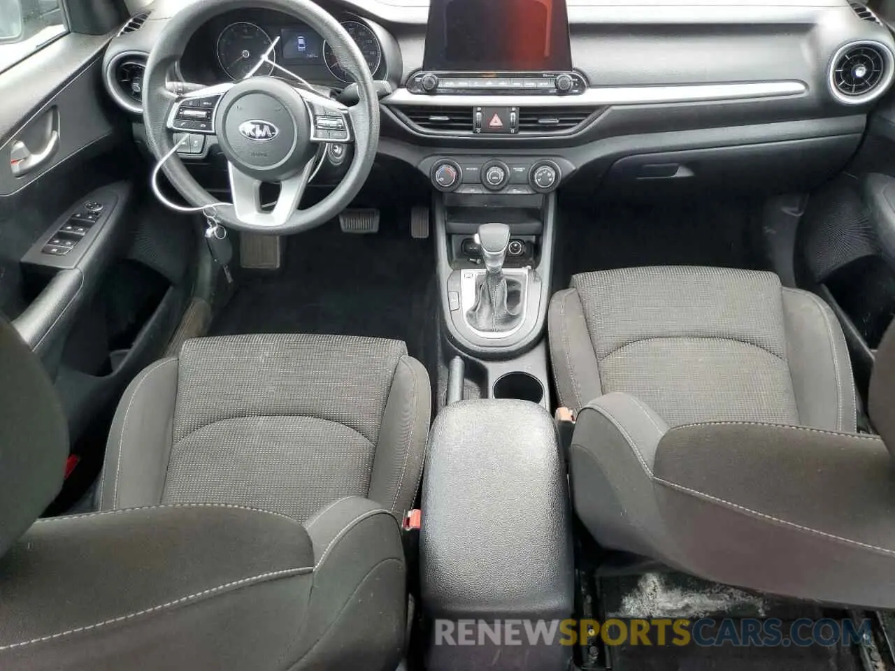 8 Photograph of a damaged car 3KPF24AD1LE174815 KIA FORTE 2020