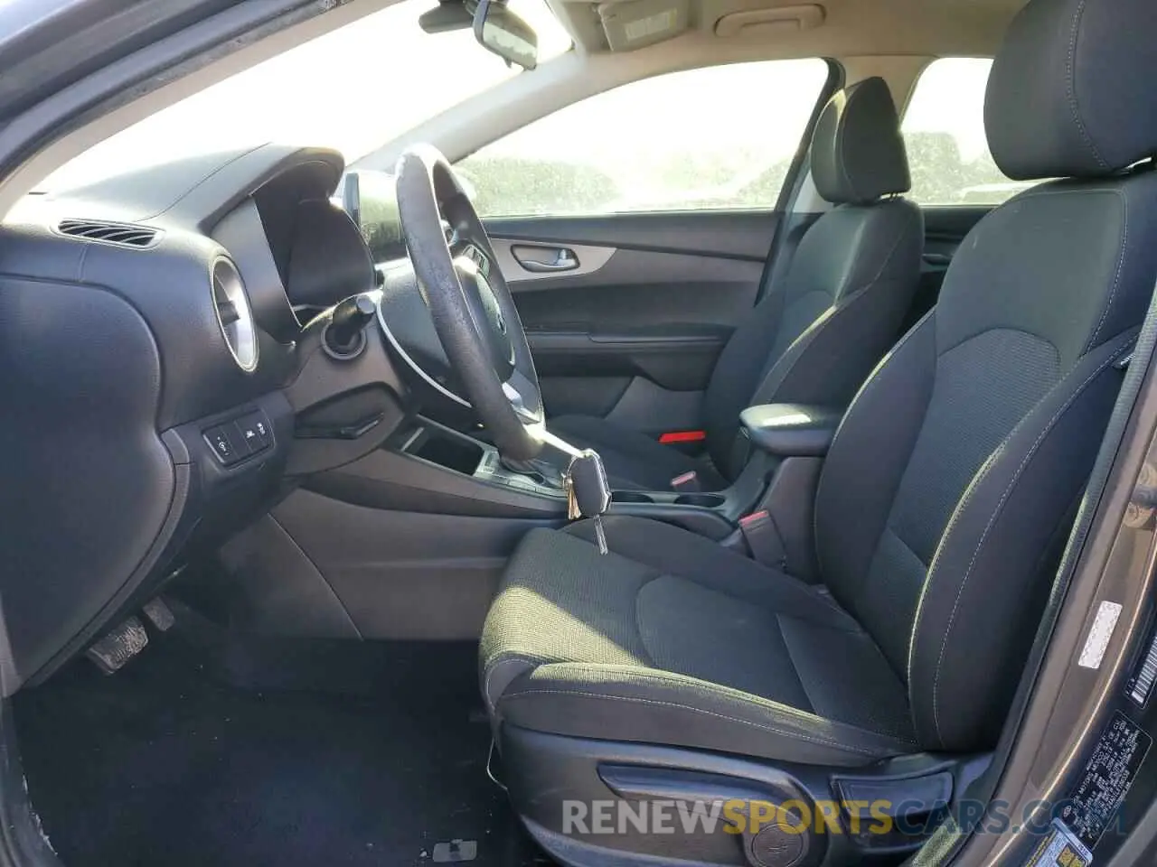 7 Фотография поврежденного автомобиля 3KPF24AD1LE186558 KIA FORTE 2020