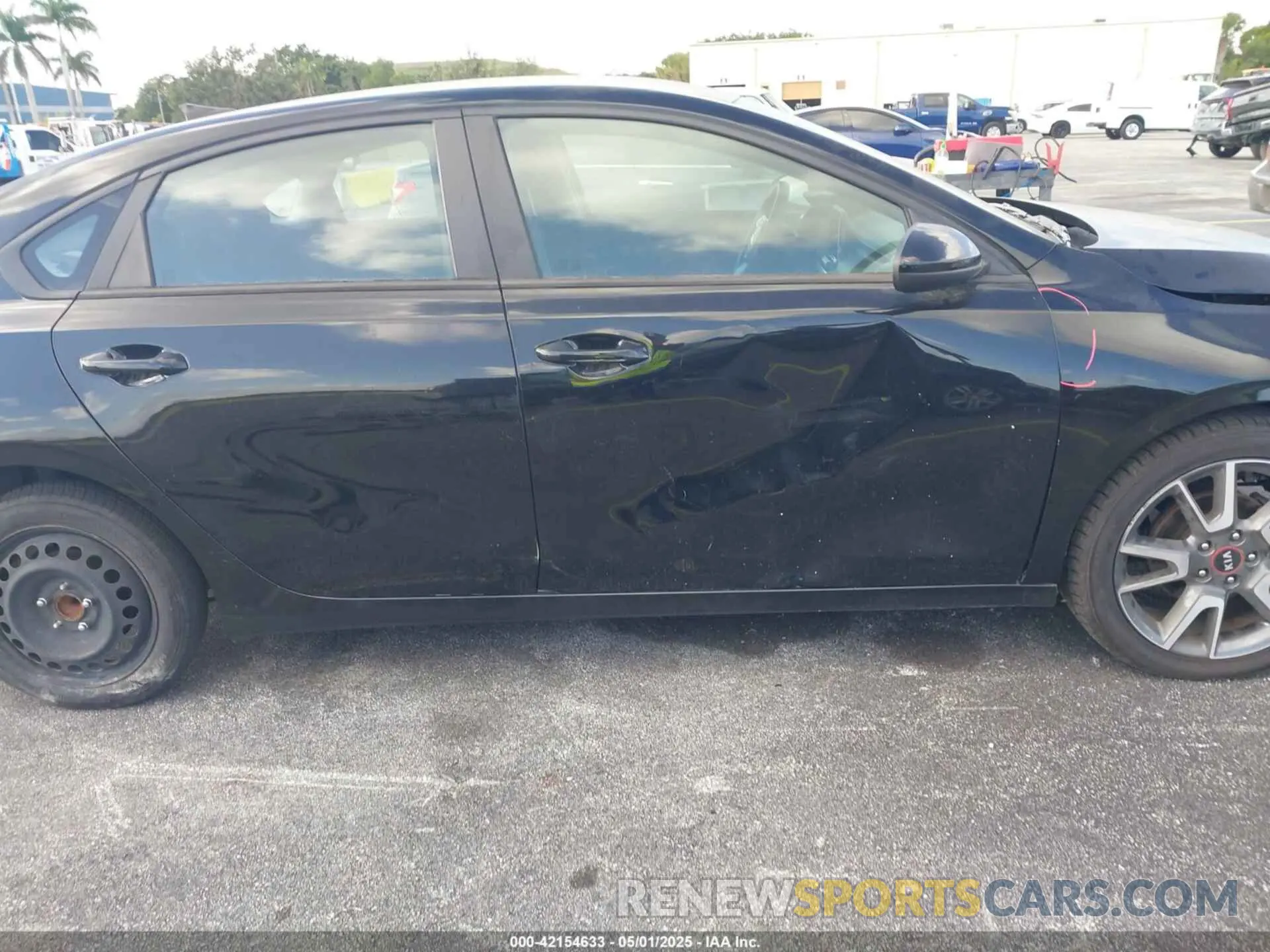 18 Photograph of a damaged car 3KPF24AD1LE212690 KIA FORTE 2020