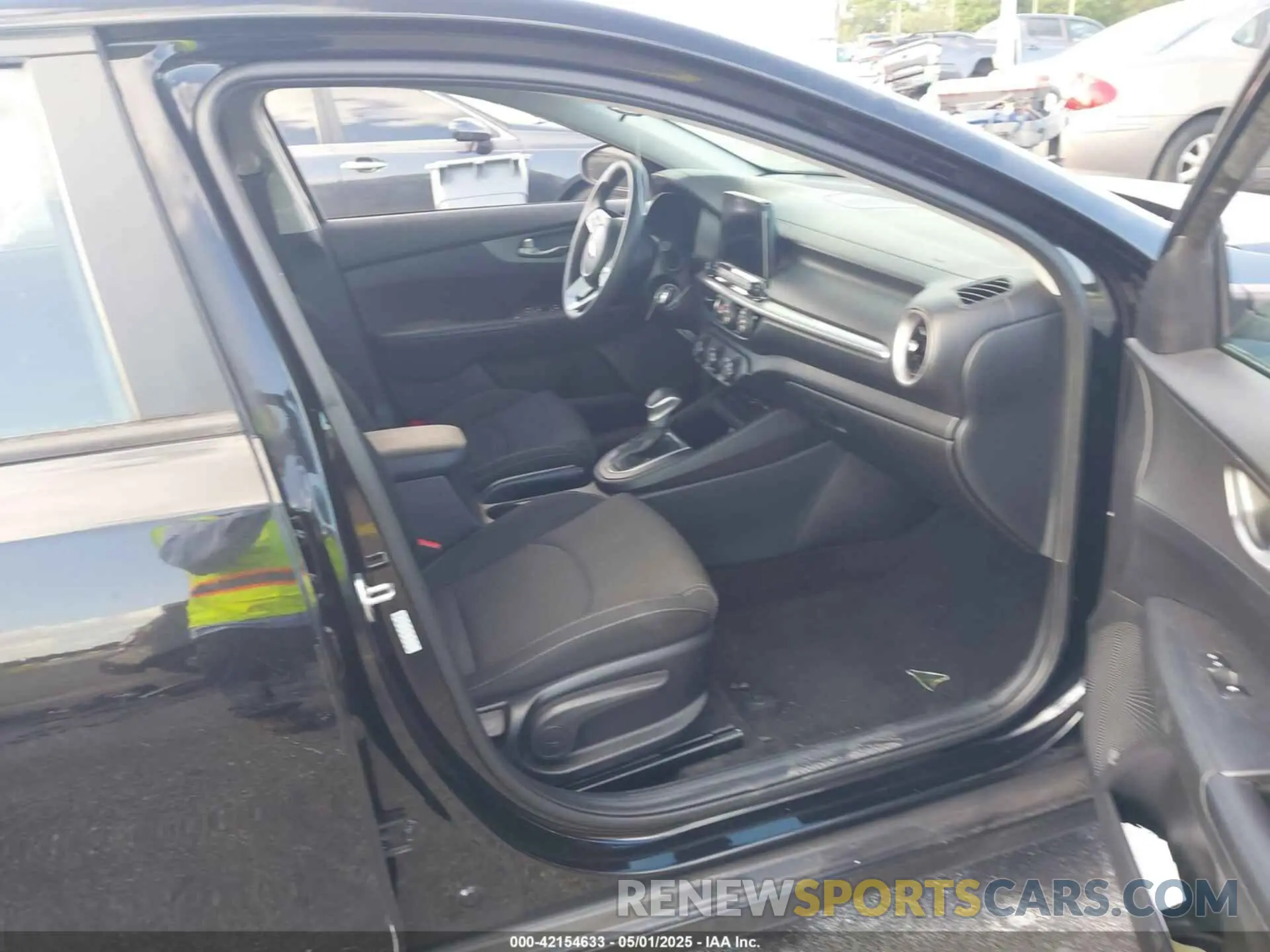 5 Photograph of a damaged car 3KPF24AD1LE212690 KIA FORTE 2020