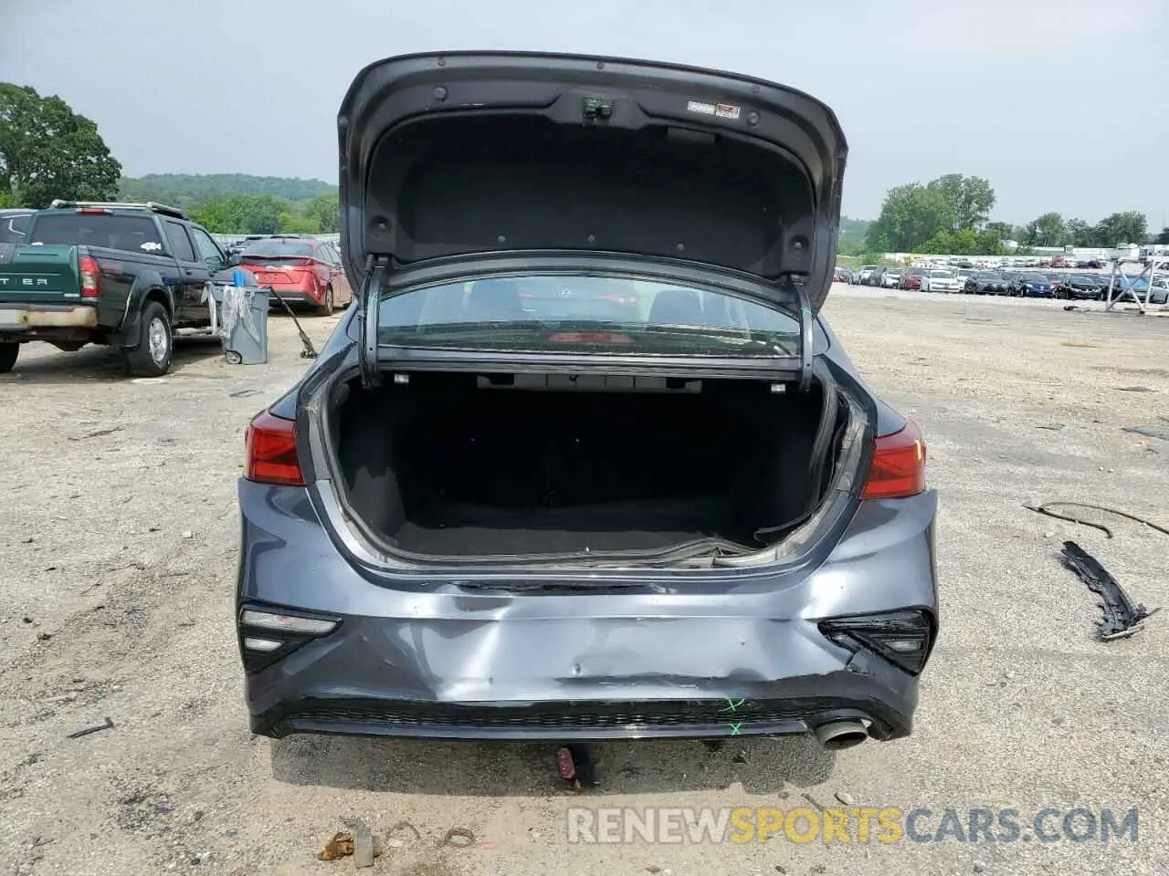 6 Photograph of a damaged car 3KPF24AD1LE251571 KIA FORTE 2020