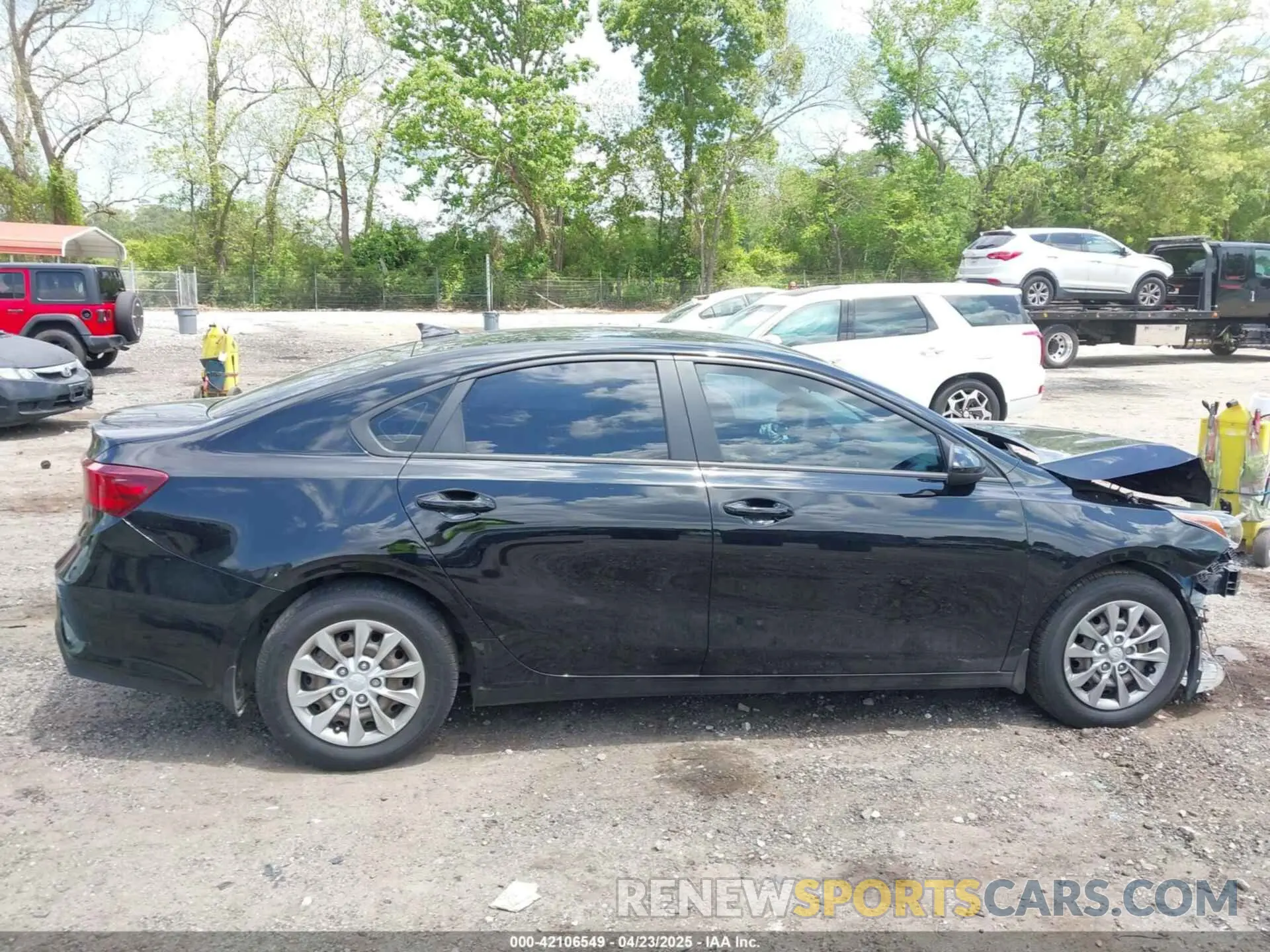 14 Photograph of a damaged car 3KPF24AD1LE257371 KIA FORTE 2020