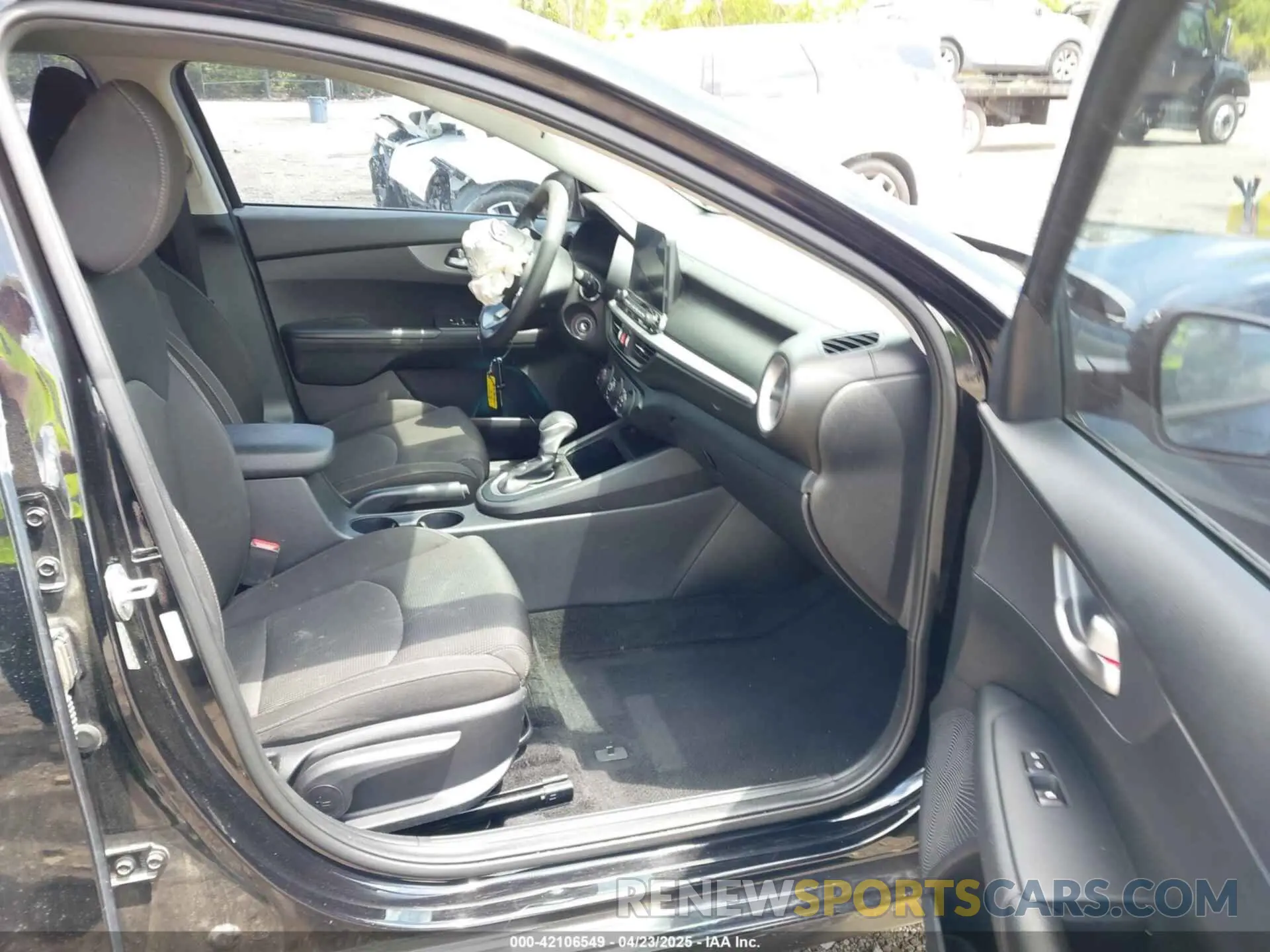 5 Photograph of a damaged car 3KPF24AD1LE257371 KIA FORTE 2020