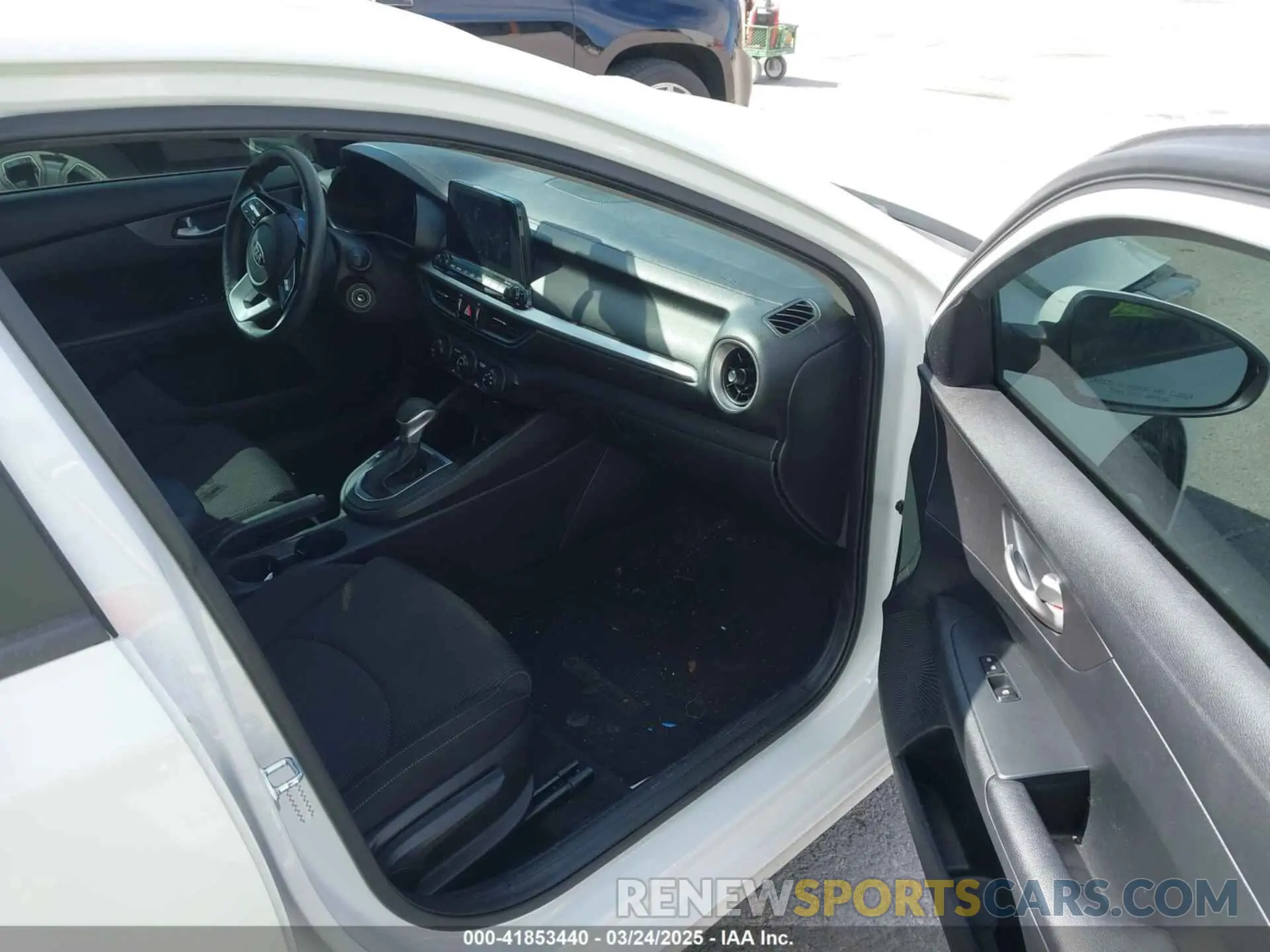 5 Фотография поврежденного автомобиля 3KPF24AD1LE257404 KIA FORTE 2020