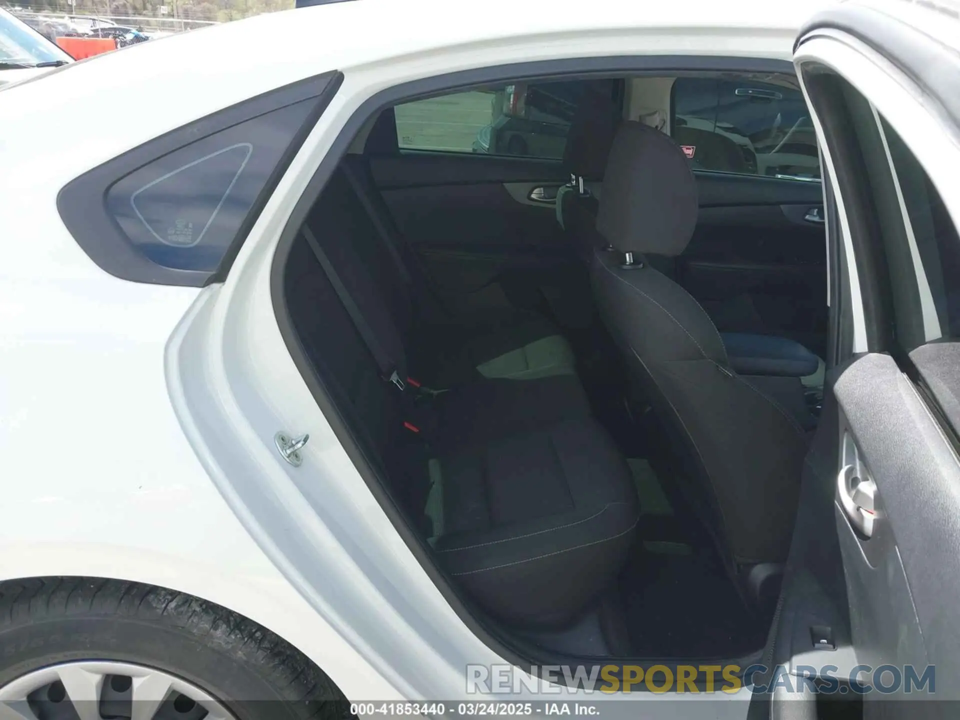 8 Фотография поврежденного автомобиля 3KPF24AD1LE257404 KIA FORTE 2020