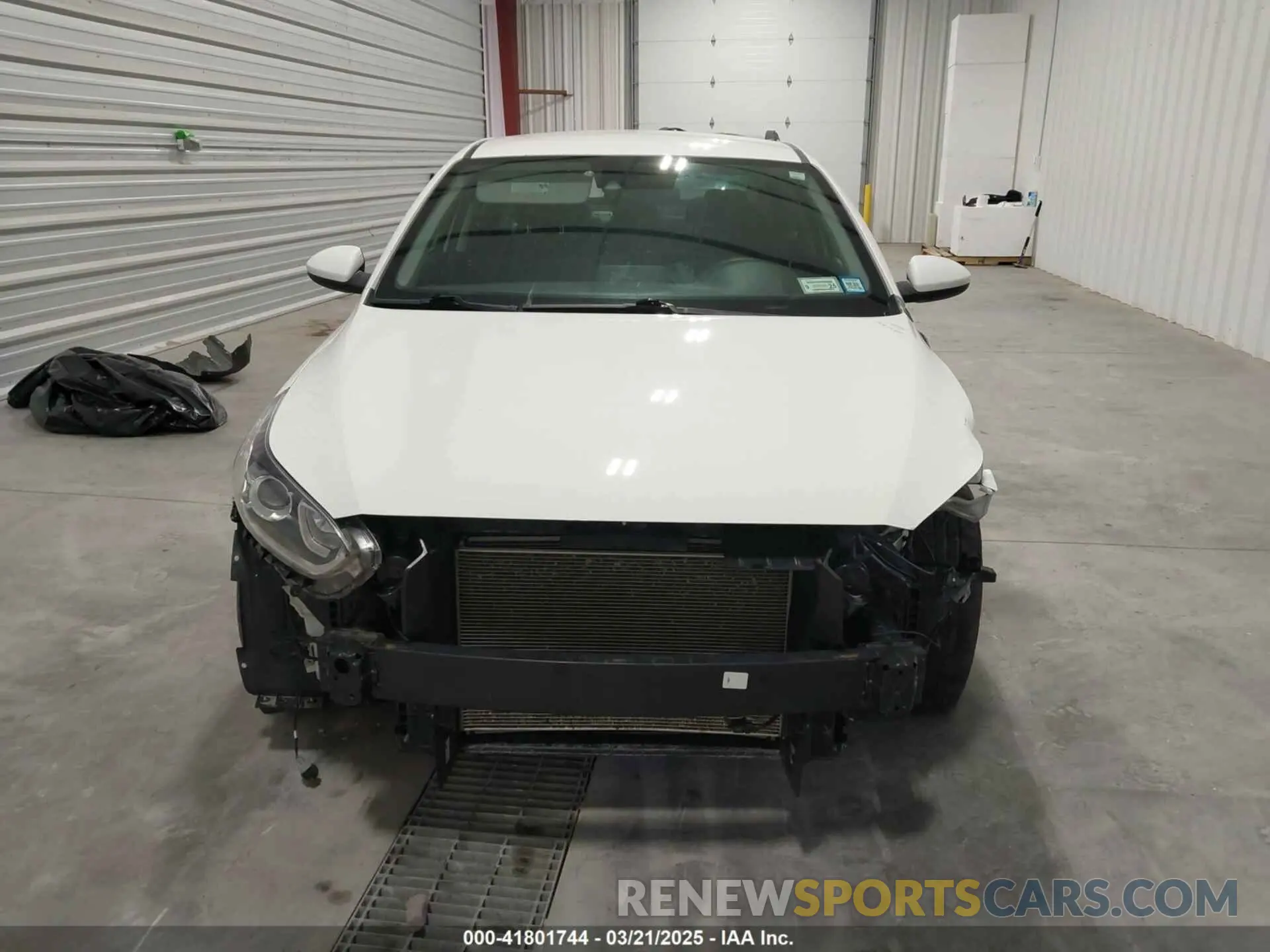 12 Photograph of a damaged car 3KPF24AD1LE259315 KIA FORTE 2020