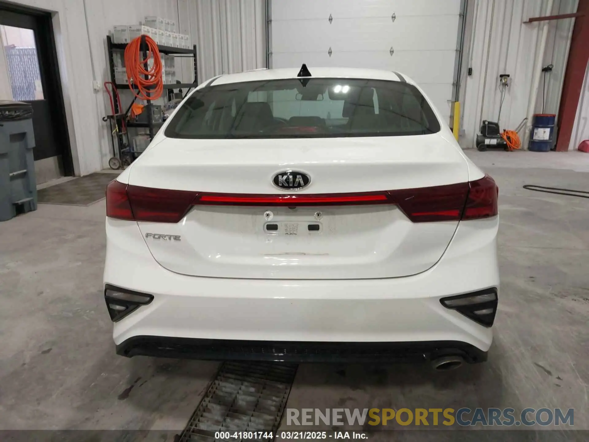 16 Photograph of a damaged car 3KPF24AD1LE259315 KIA FORTE 2020