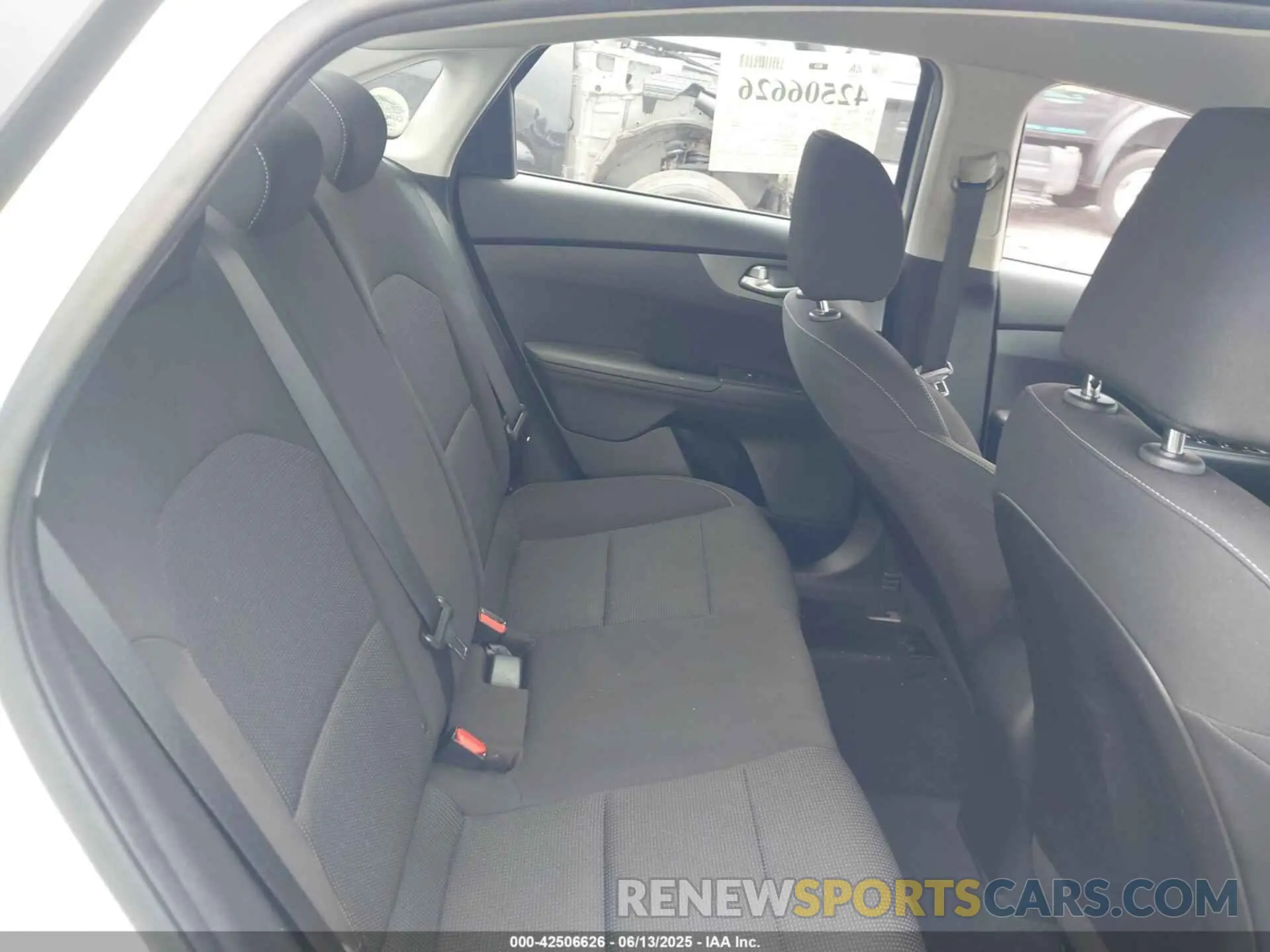 8 Photograph of a damaged car 3KPF24AD2LE143976 KIA FORTE 2020
