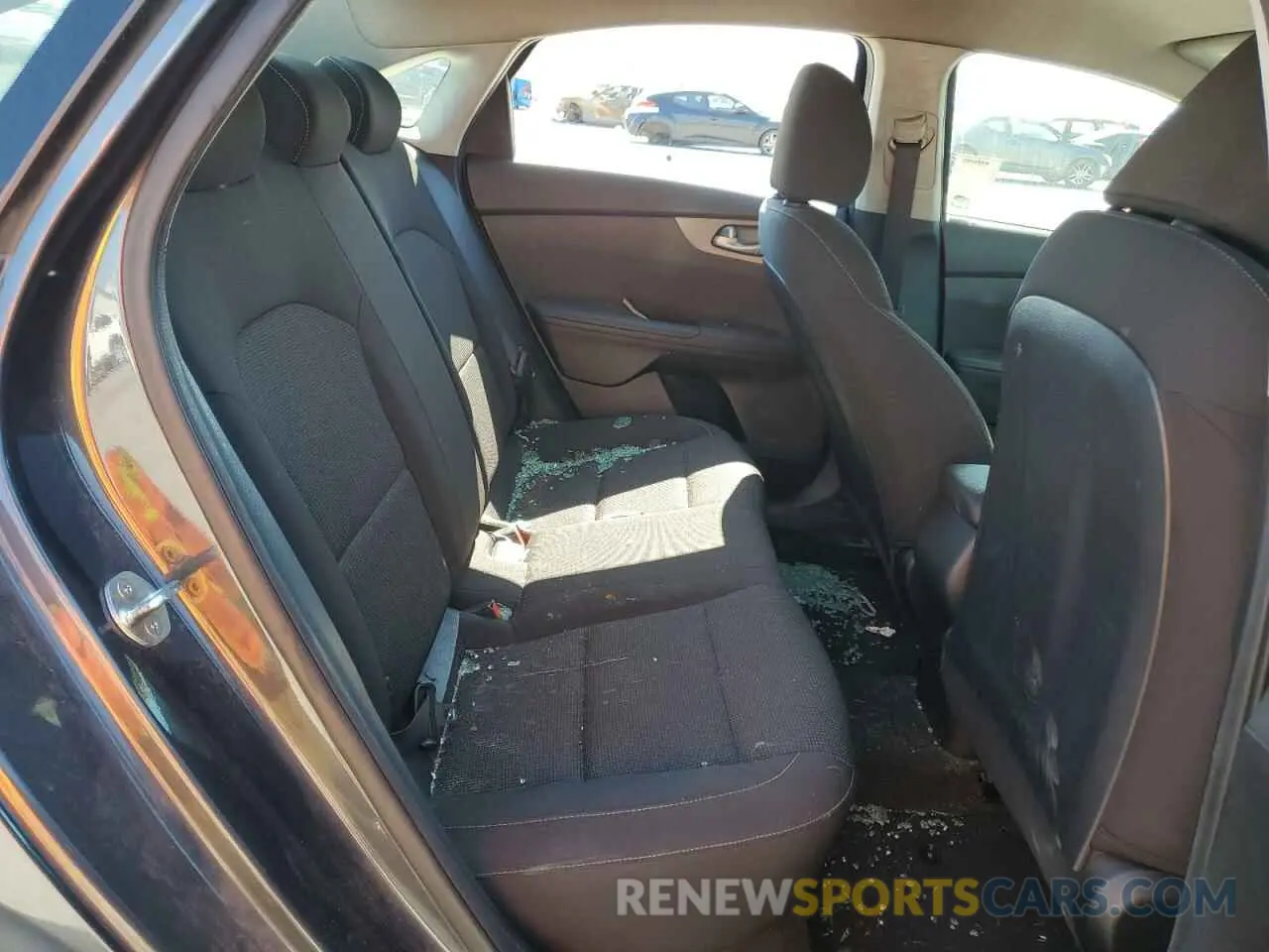 10 Photograph of a damaged car 3KPF24AD2LE157439 KIA FORTE 2020