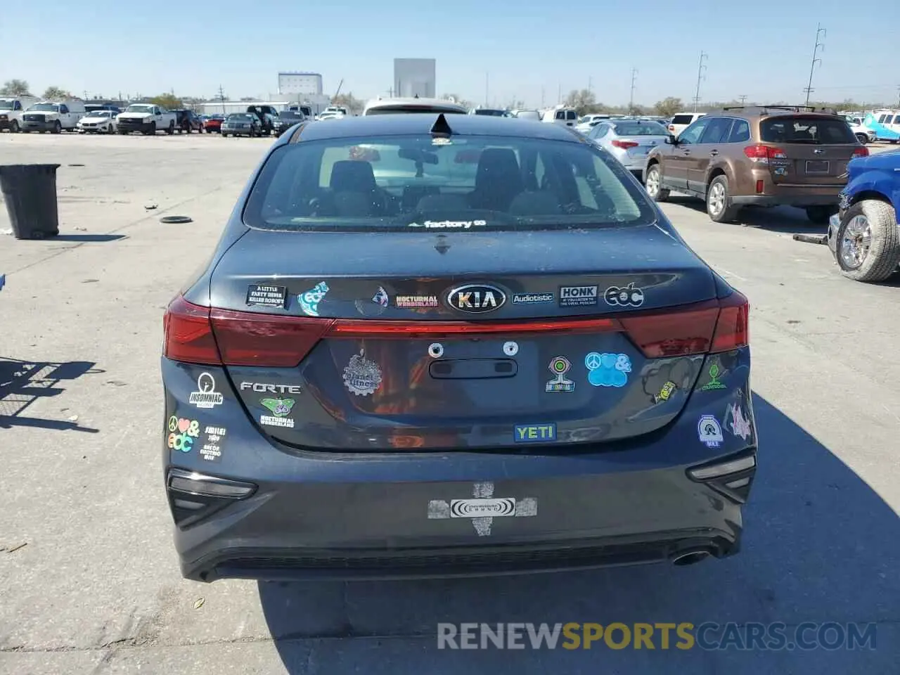 6 Photograph of a damaged car 3KPF24AD2LE157439 KIA FORTE 2020
