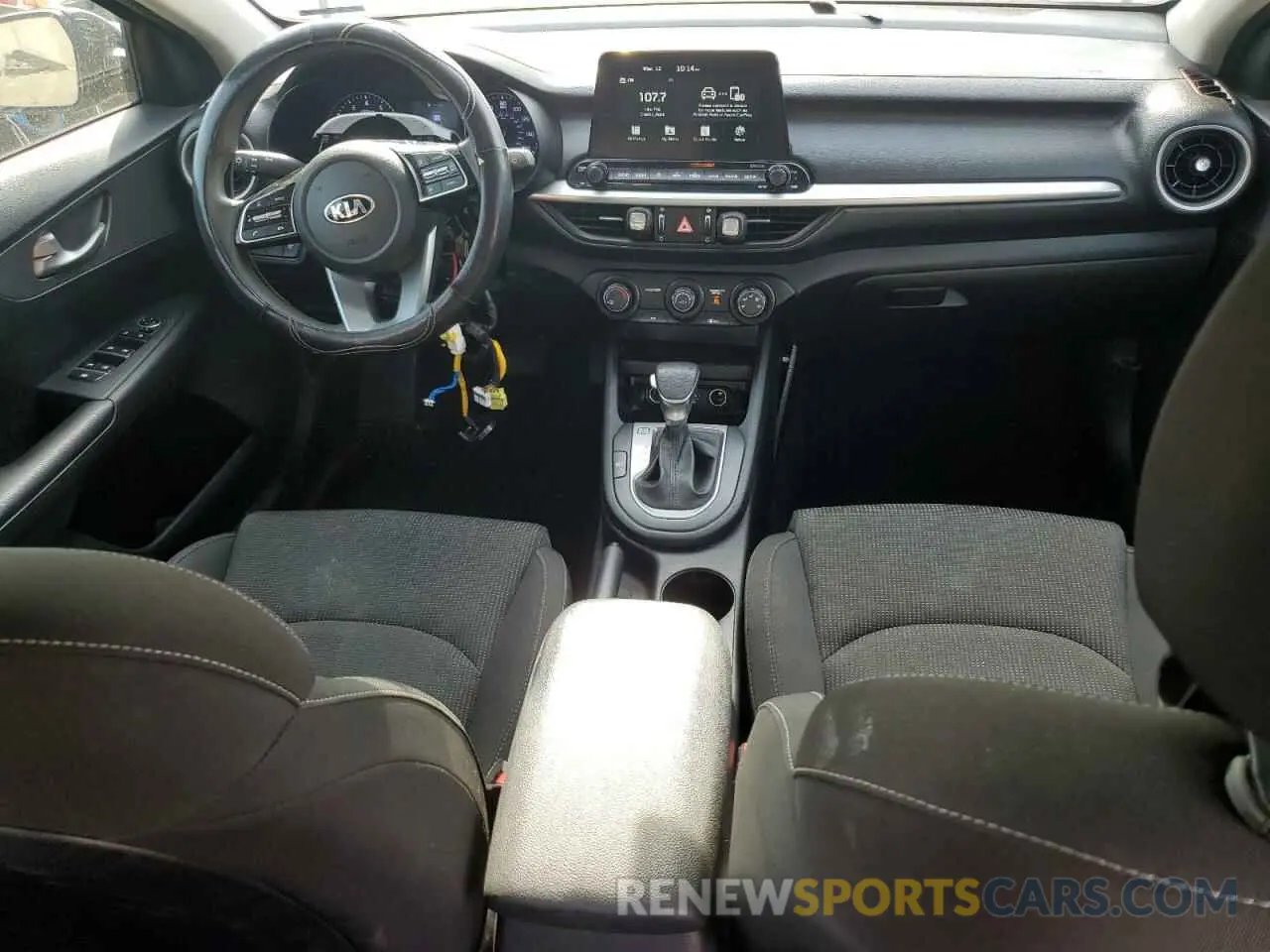8 Photograph of a damaged car 3KPF24AD2LE158901 KIA FORTE 2020