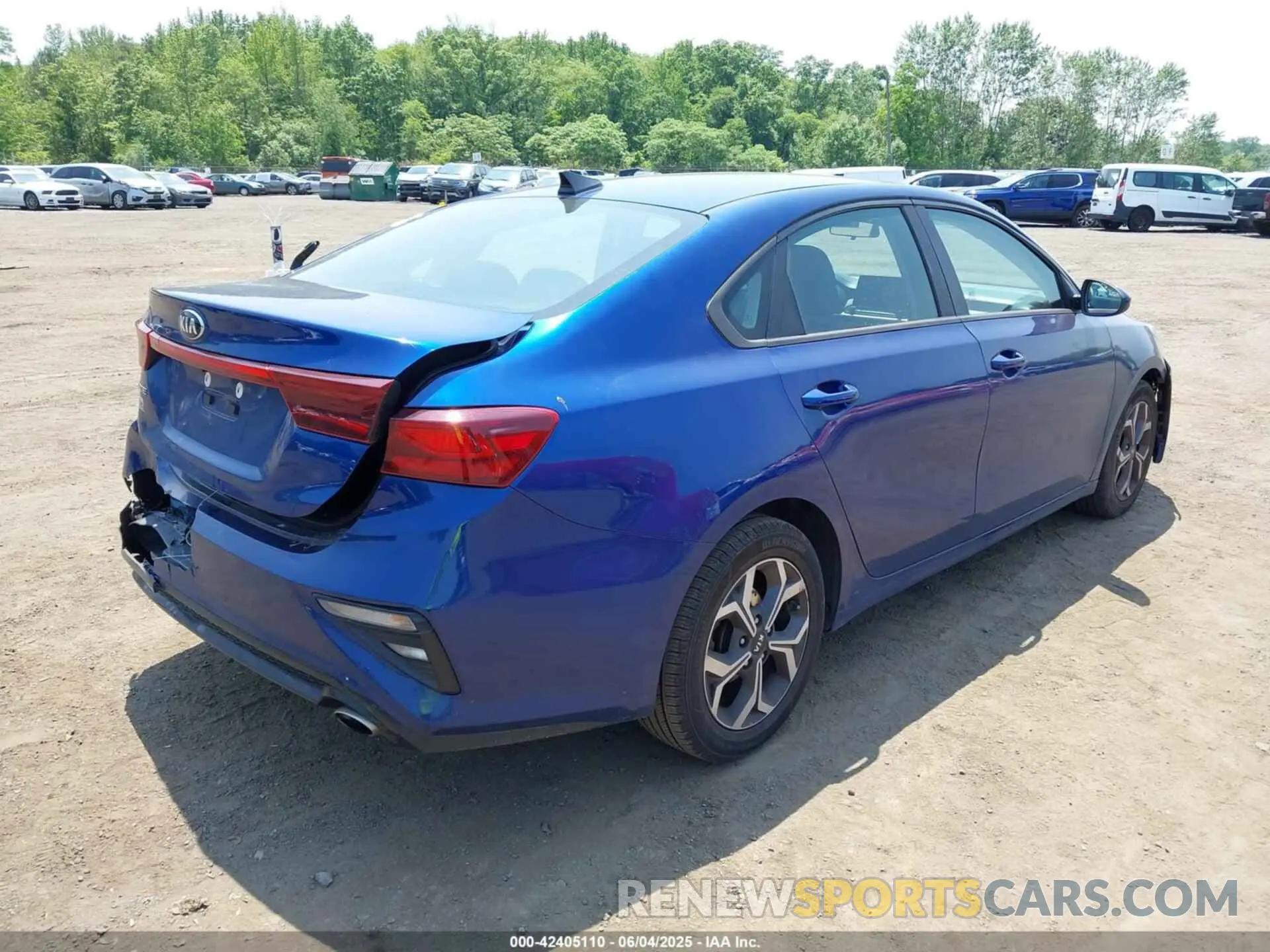 17 Photograph of a damaged car 3KPF24AD2LE183040 KIA FORTE 2020