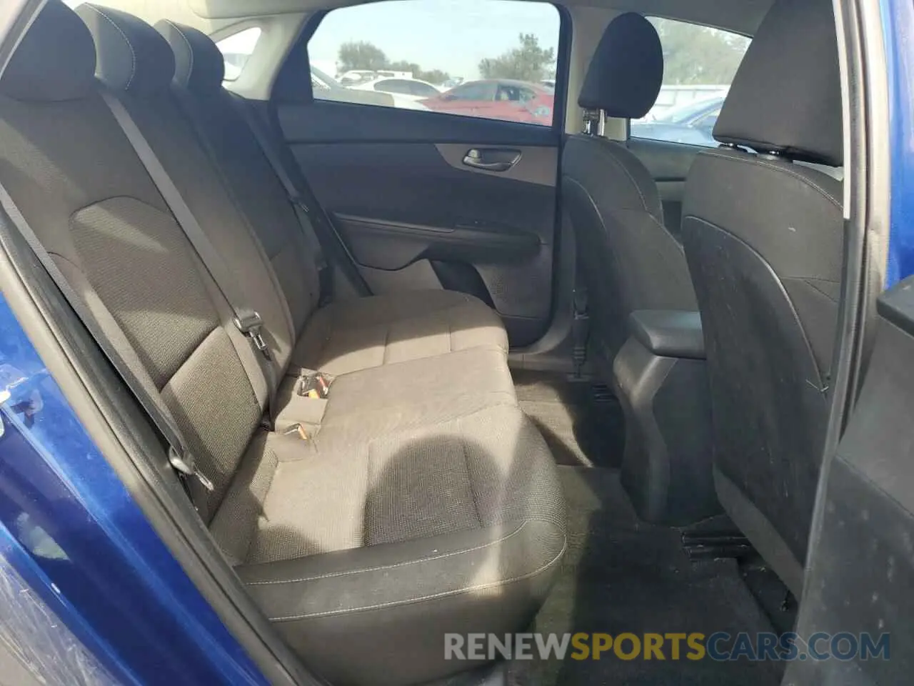 10 Photograph of a damaged car 3KPF24AD2LE186469 KIA FORTE 2020