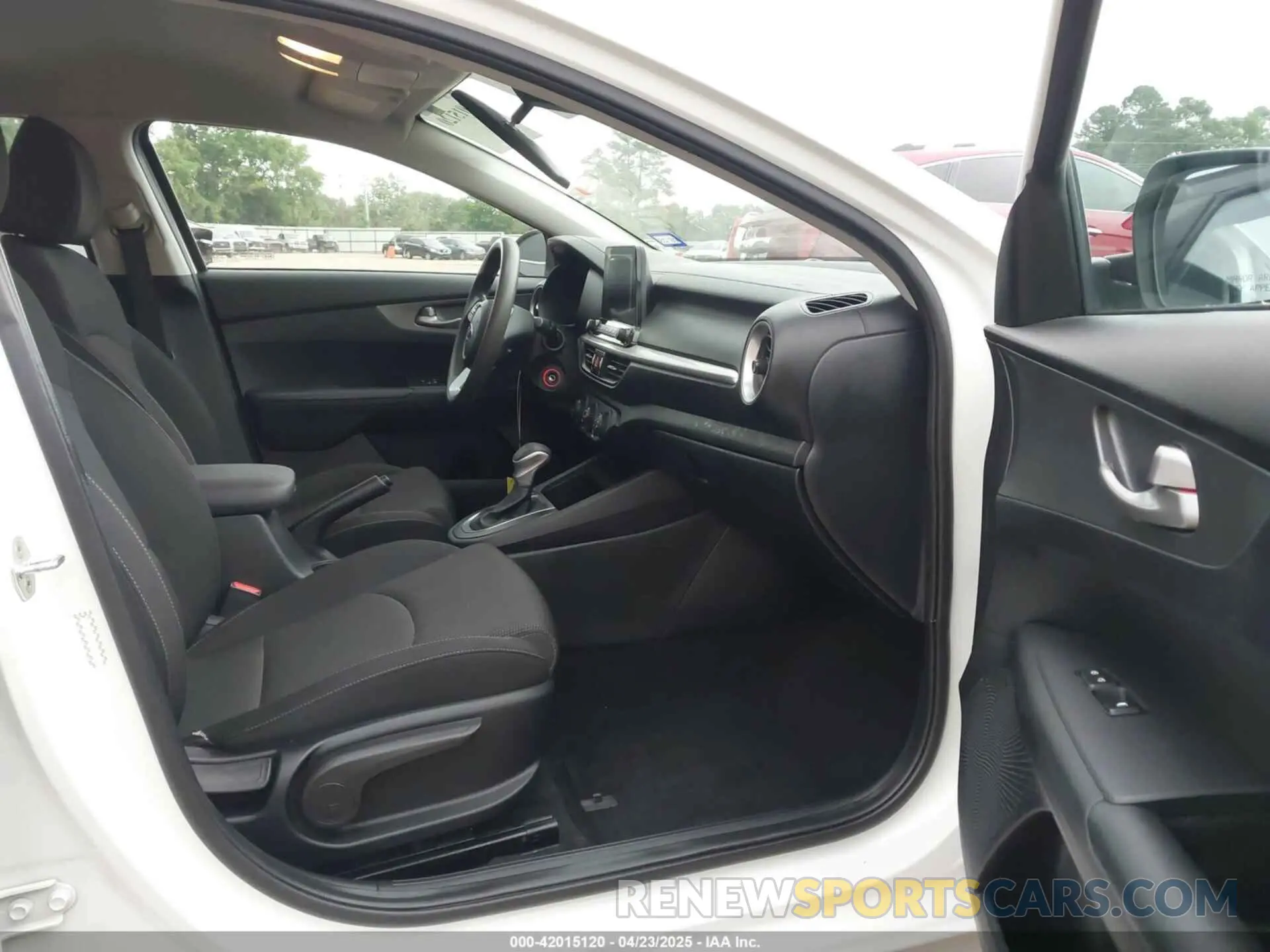 5 Фотография поврежденного автомобиля 3KPF24AD2LE209197 KIA FORTE 2020