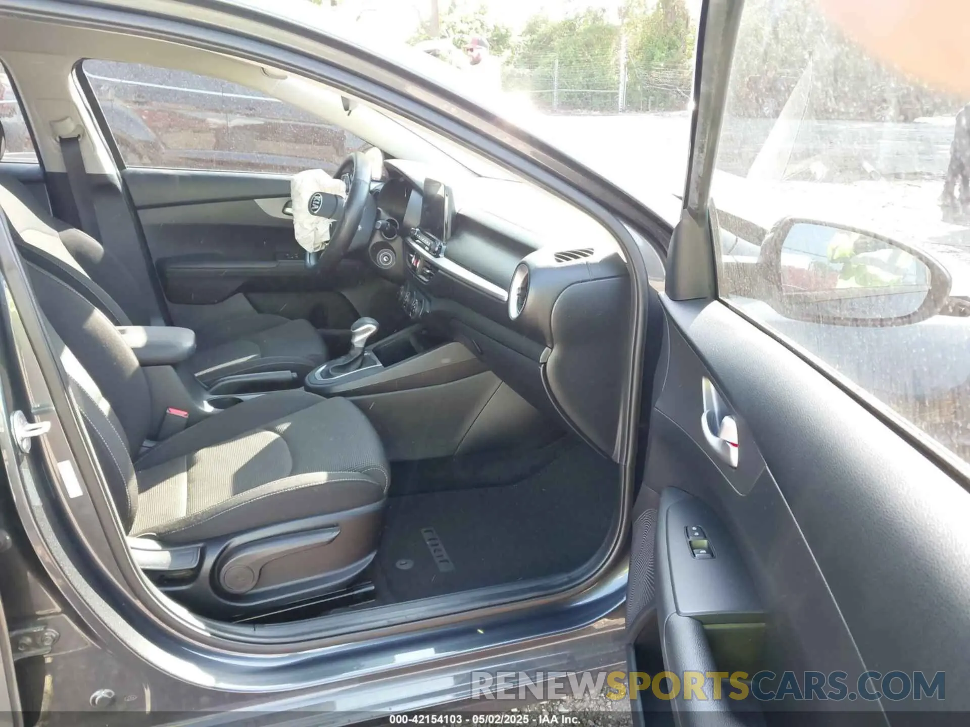 5 Фотография поврежденного автомобиля 3KPF24AD2LE221947 KIA FORTE 2020