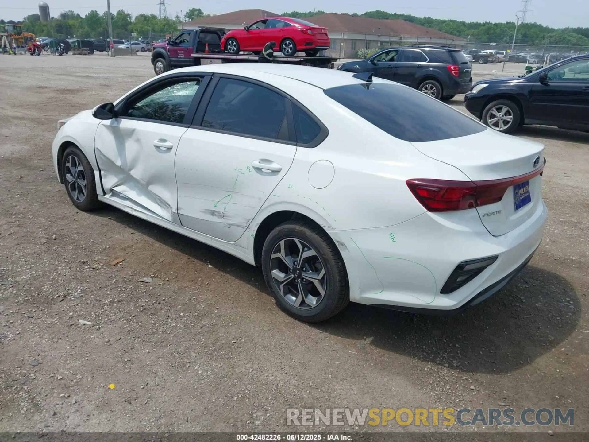 3 Photograph of a damaged car 3KPF24AD2LE240062 KIA FORTE 2020