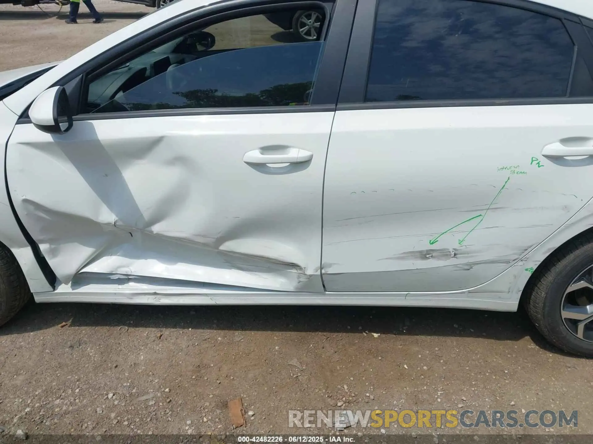 6 Photograph of a damaged car 3KPF24AD2LE240062 KIA FORTE 2020