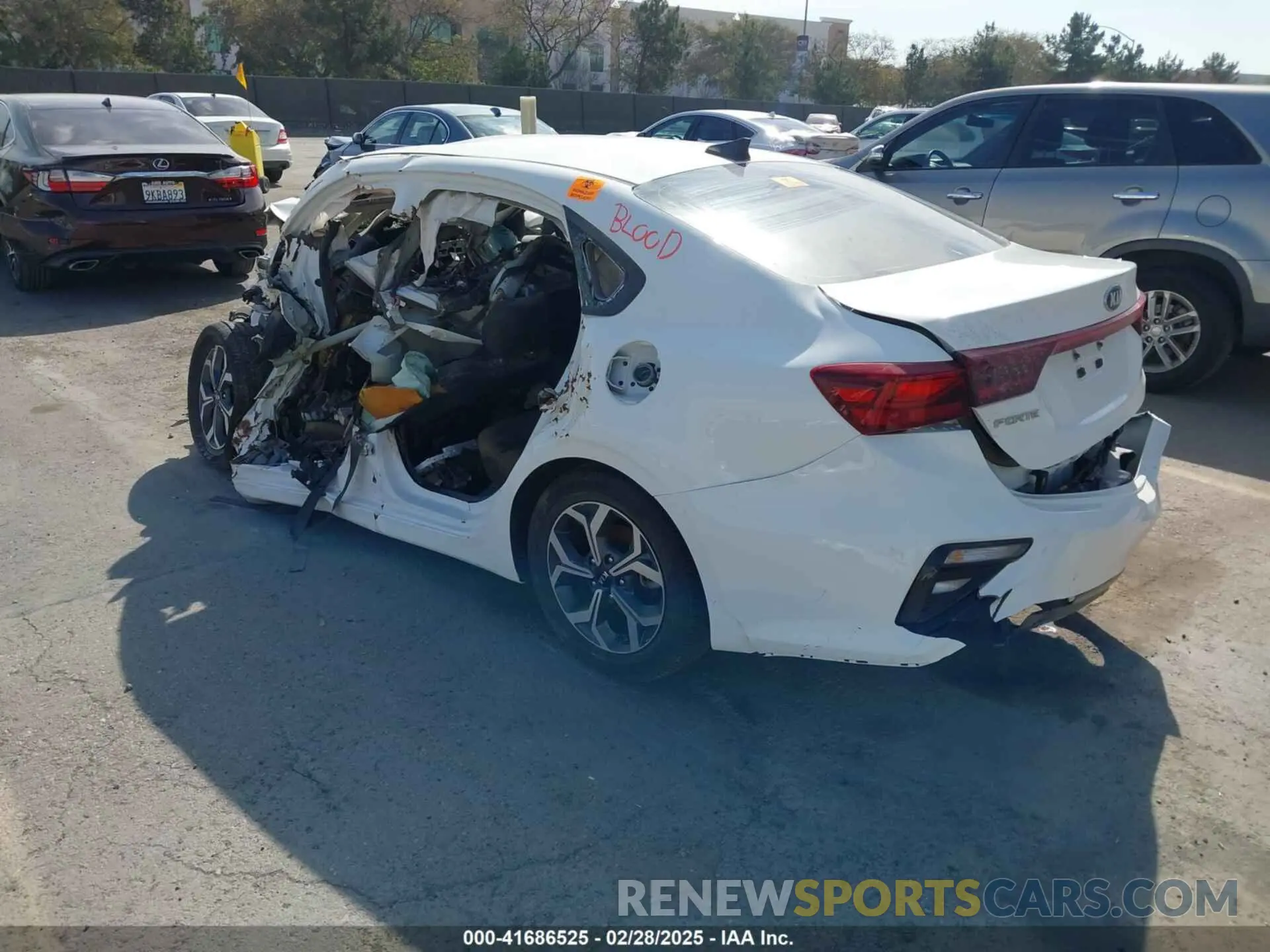 3 Фотография поврежденного автомобиля 3KPF24AD3LE143744 KIA FORTE 2020