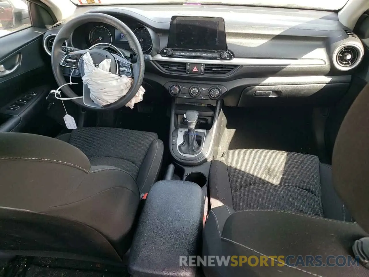 8 Фотография поврежденного автомобиля 3KPF24AD3LE184729 KIA FORTE 2020