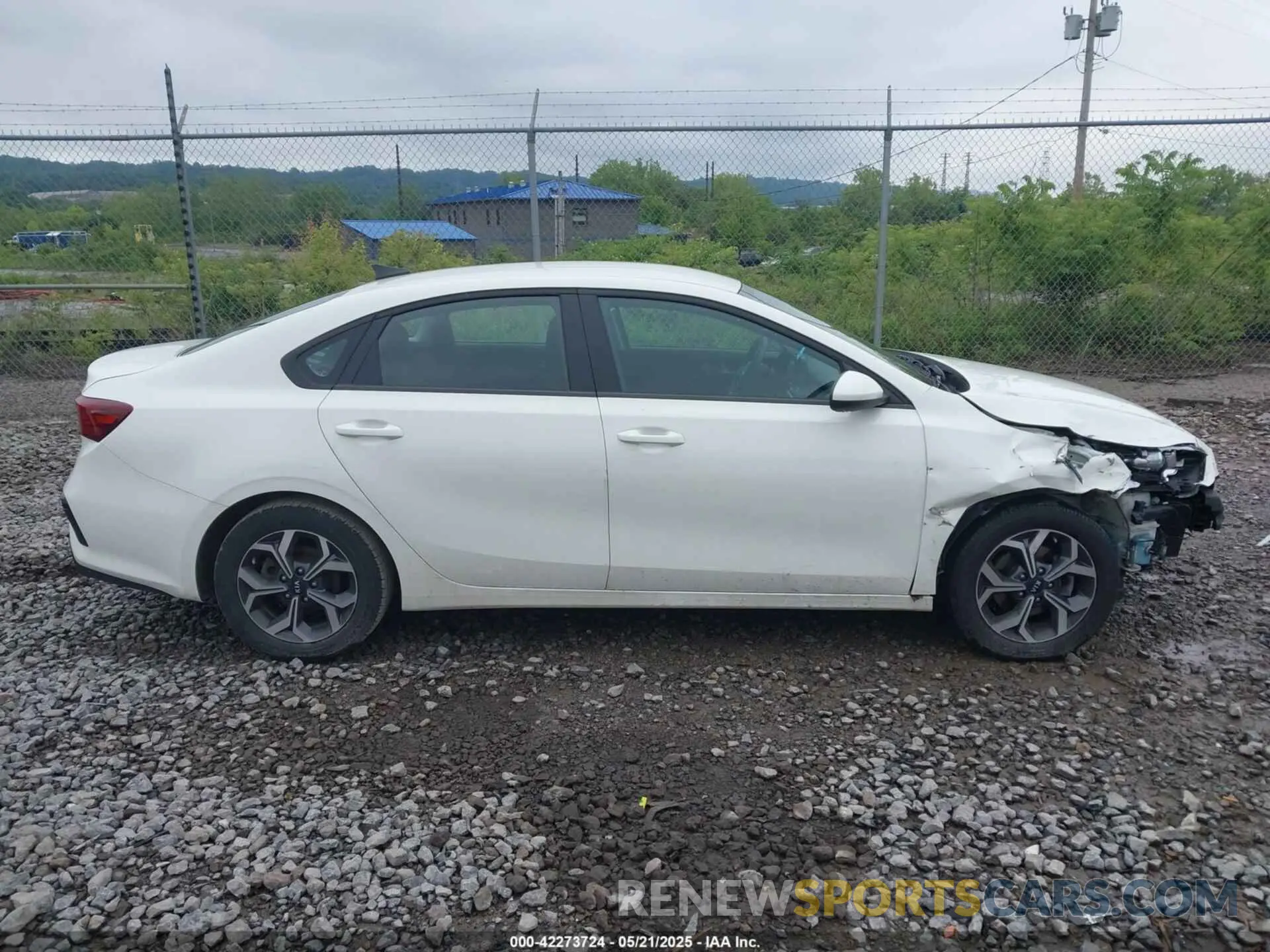 13 Photograph of a damaged car 3KPF24AD3LE194032 KIA FORTE 2020
