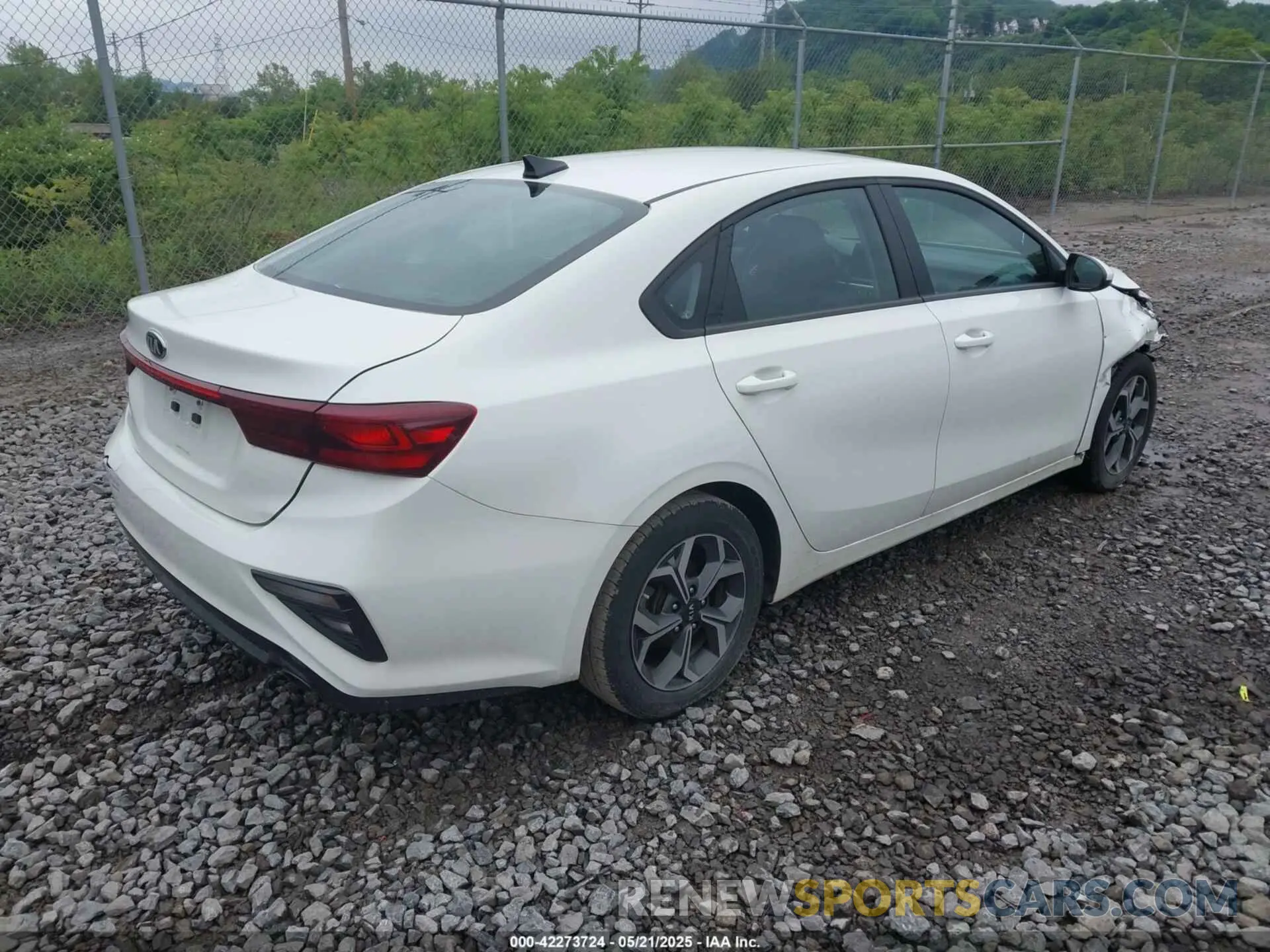 4 Photograph of a damaged car 3KPF24AD3LE194032 KIA FORTE 2020