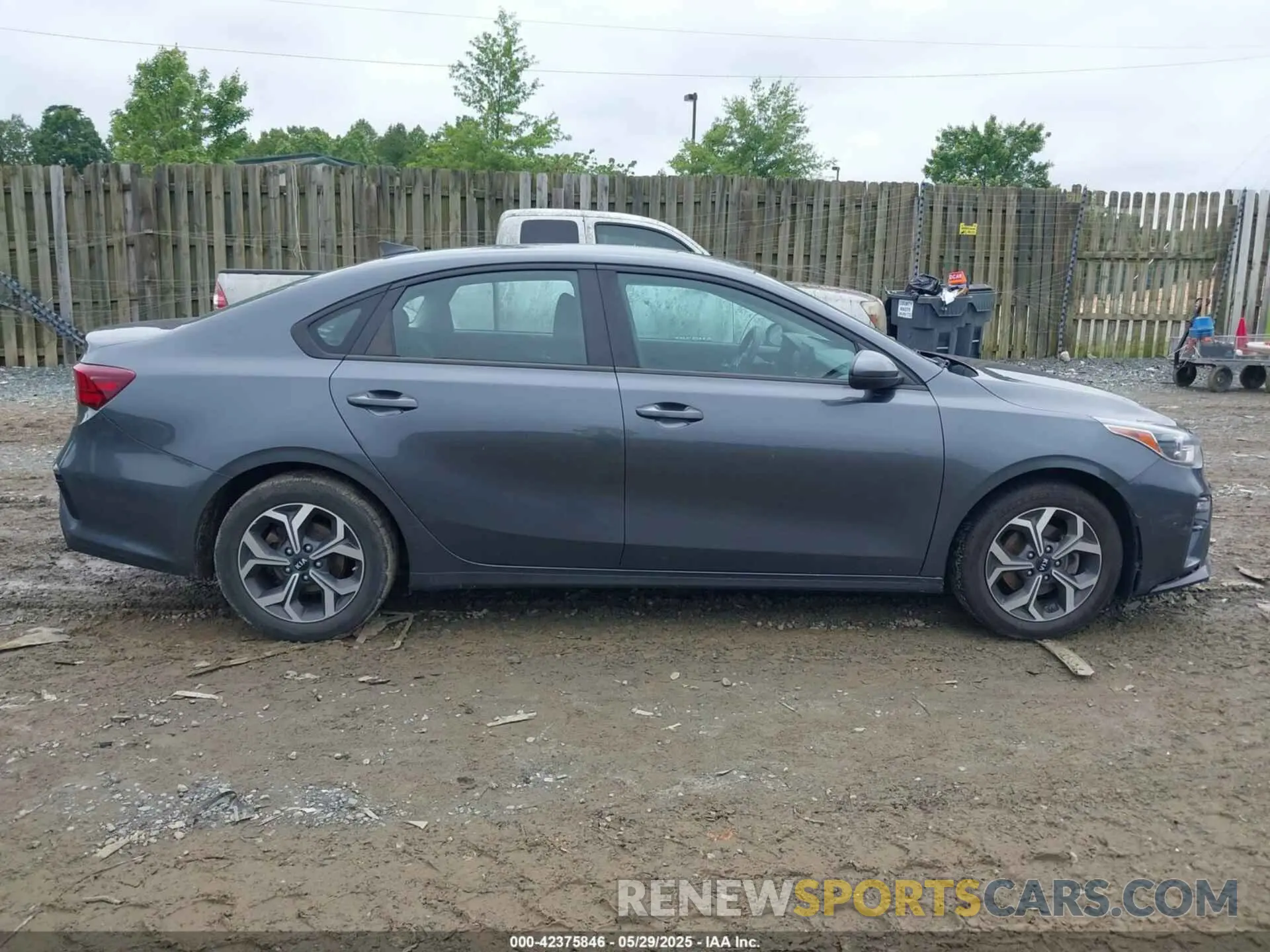 13 Photograph of a damaged car 3KPF24AD3LE194807 KIA FORTE 2020