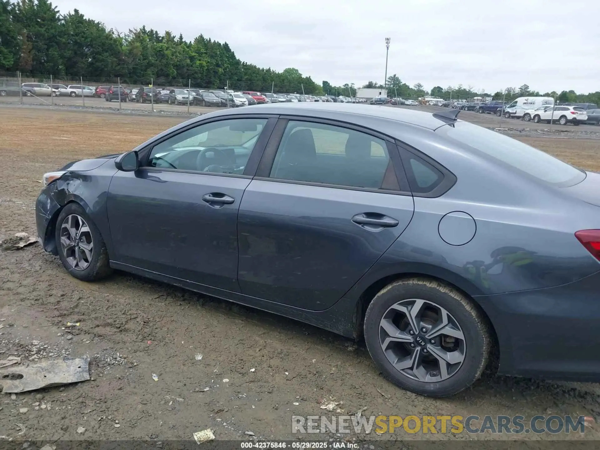 14 Photograph of a damaged car 3KPF24AD3LE194807 KIA FORTE 2020